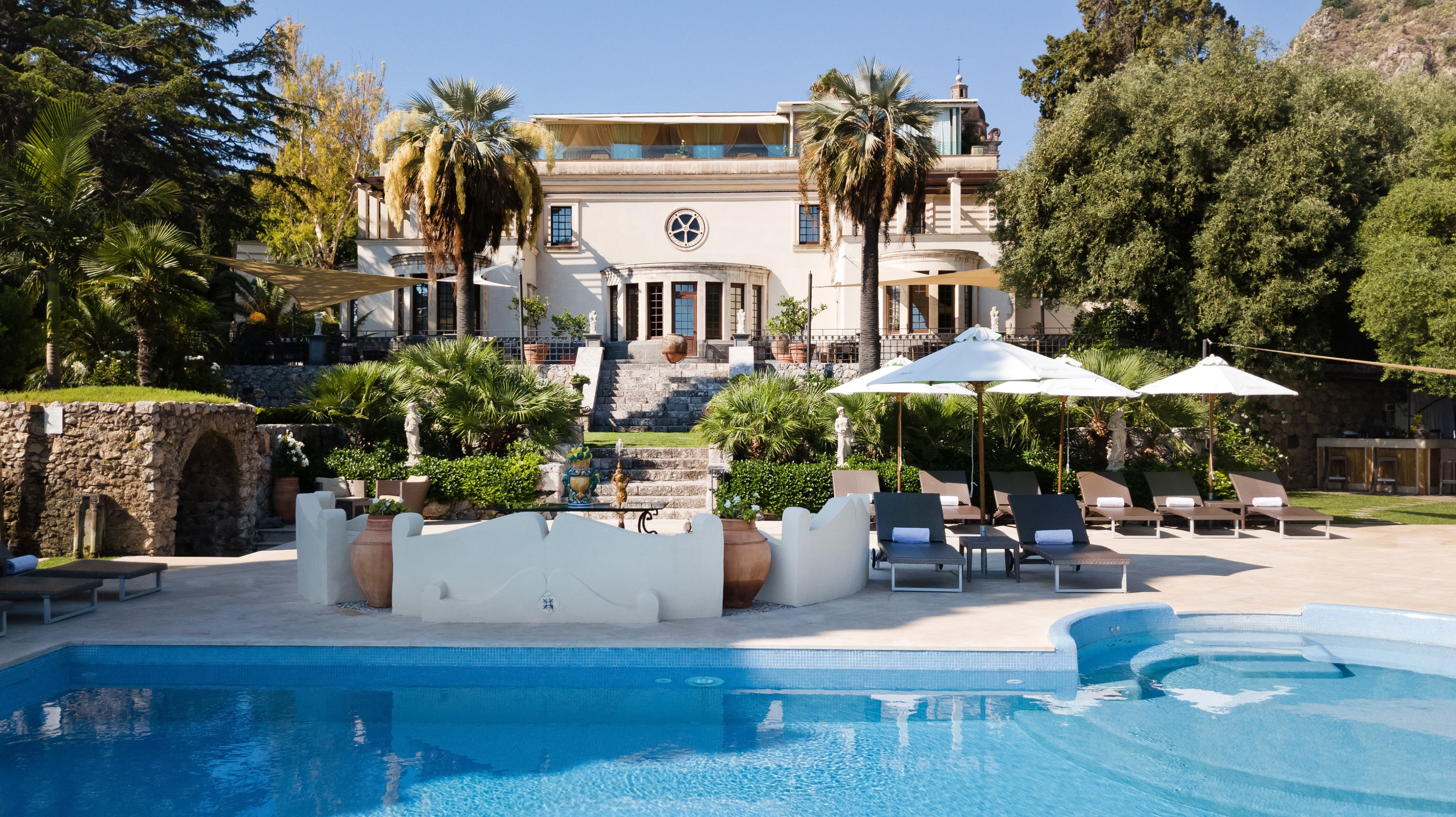 IT-Accommodatie-The Ashbee Hotel-swimming pool.jpg