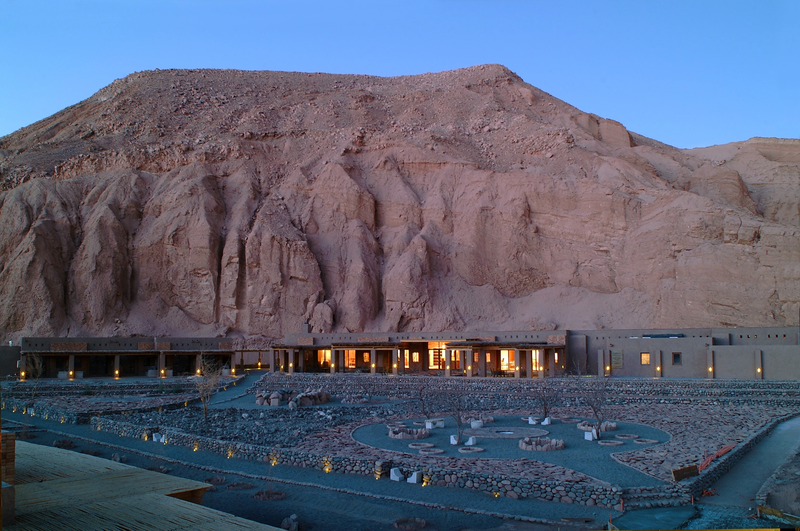 CL - accommodatie -Alto Atacama - Exterior evening.webp