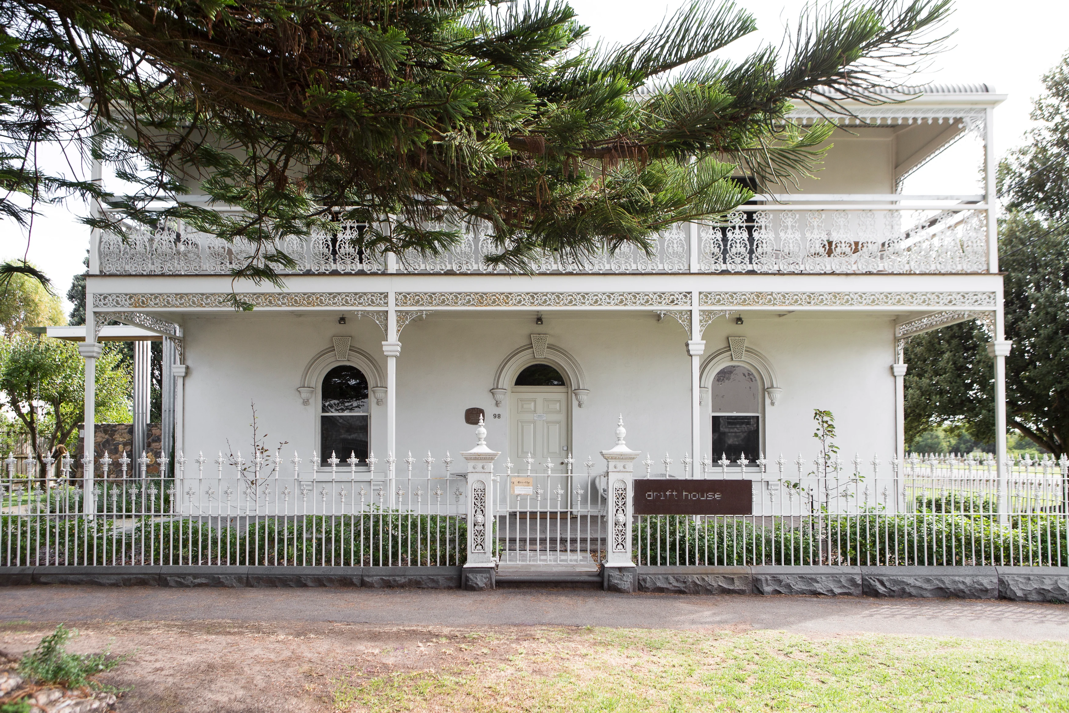 AU - Accommodatie - Drift House - Front building.webp