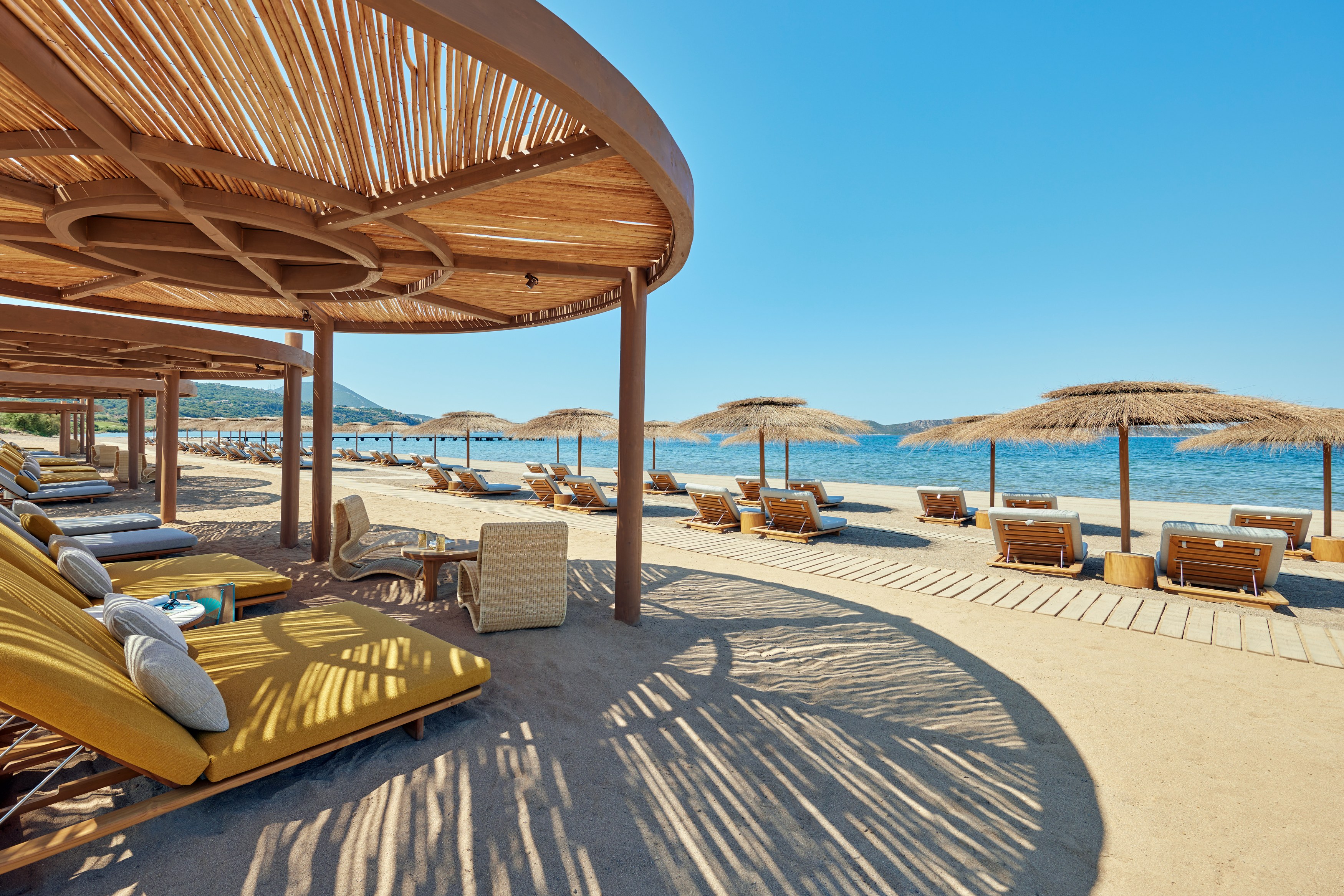 GR - Mandarin Oriental, Costa Navarino - Beach front & Cabanas.jpg
