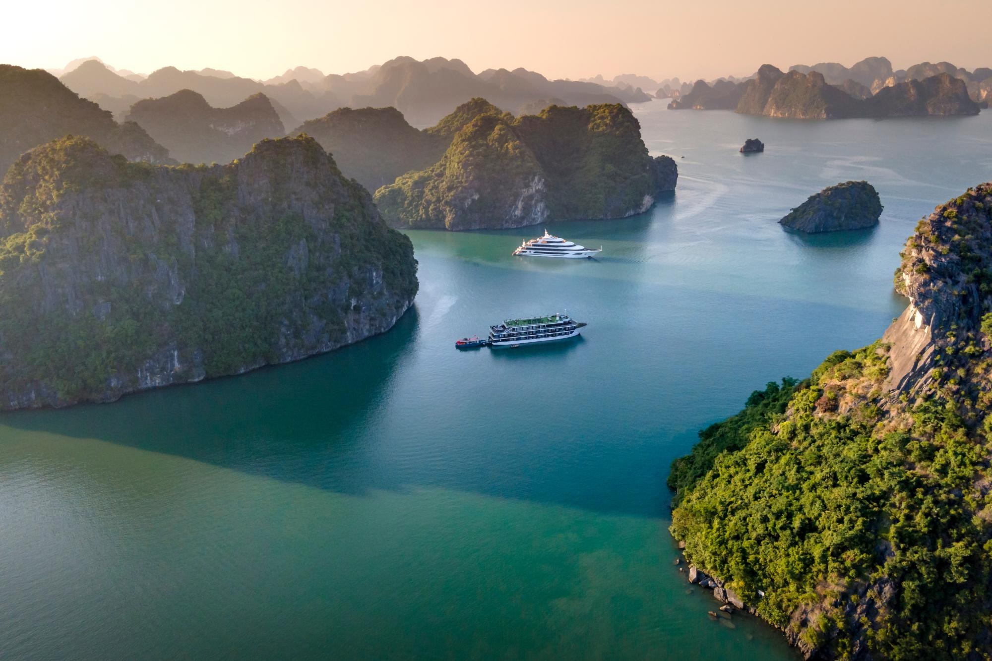 Vietnam Halong Bay - Lan Ha Bay (2).jpg