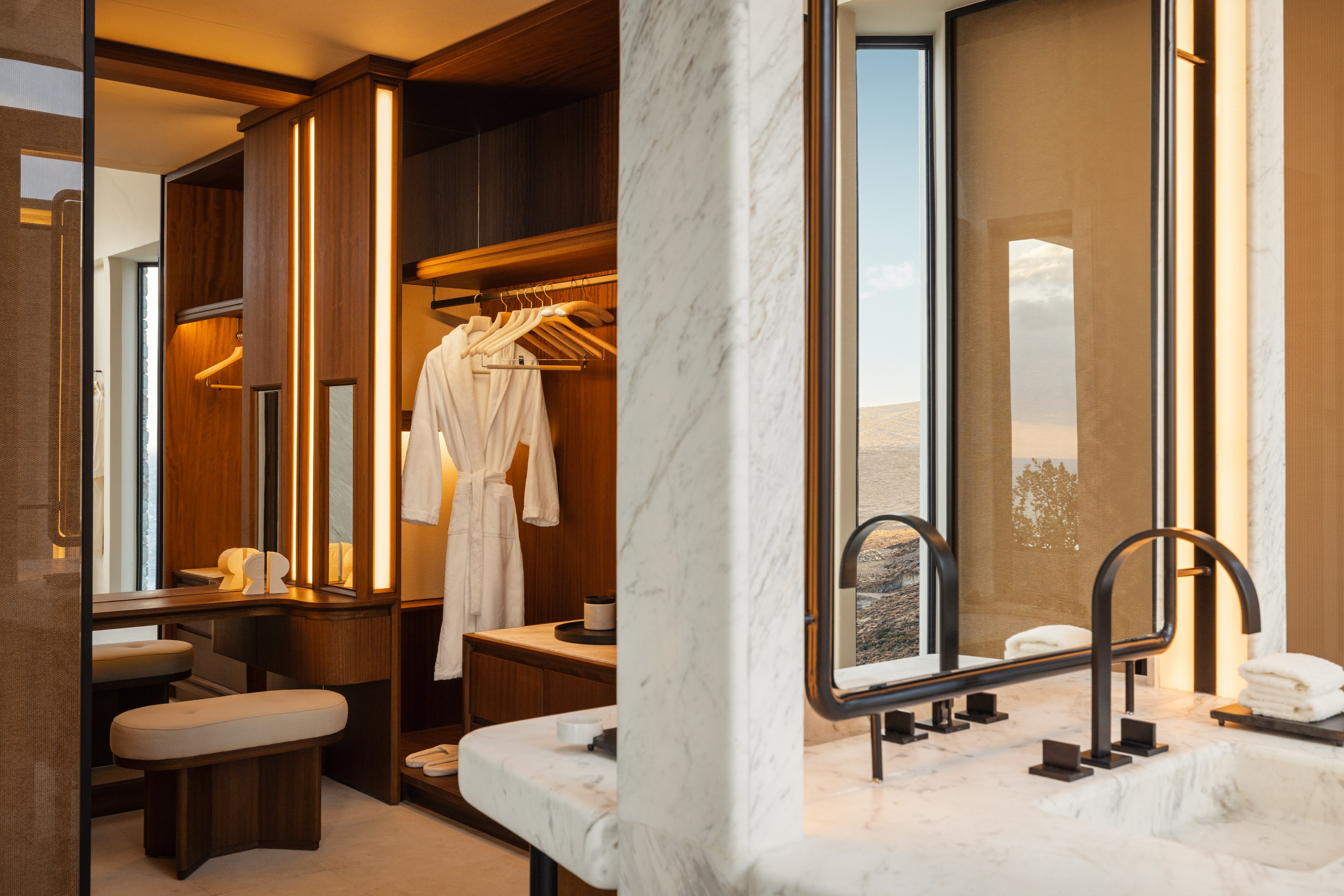 GR-Accommodatie-One&Only-Kea-Island-_Wardrobe.jpg