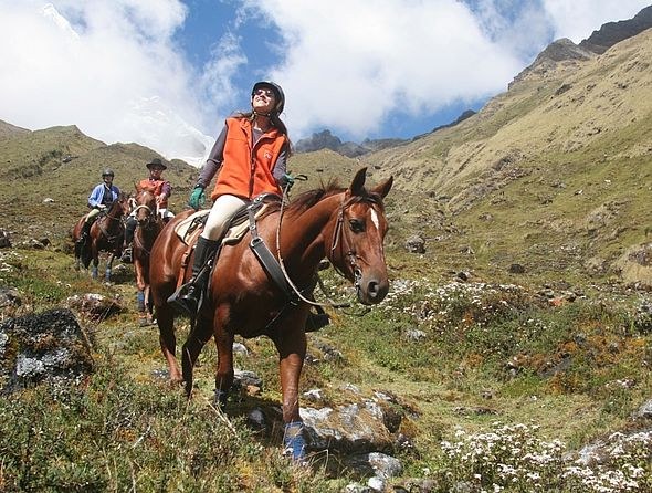 csm_PE_-_Sacred_Valley_-_Horseback_Riding_57ed004c26.jpg