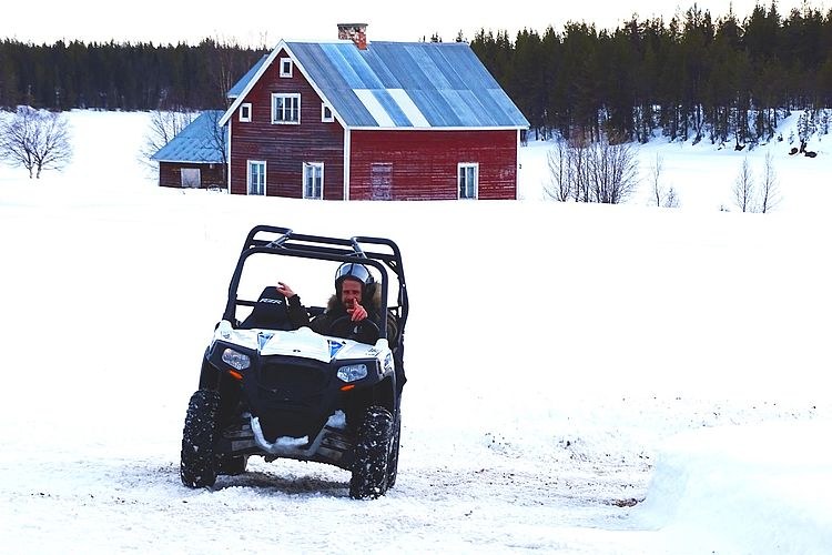 SE_-_Lapland_drifting_on_ice_2.jpg
