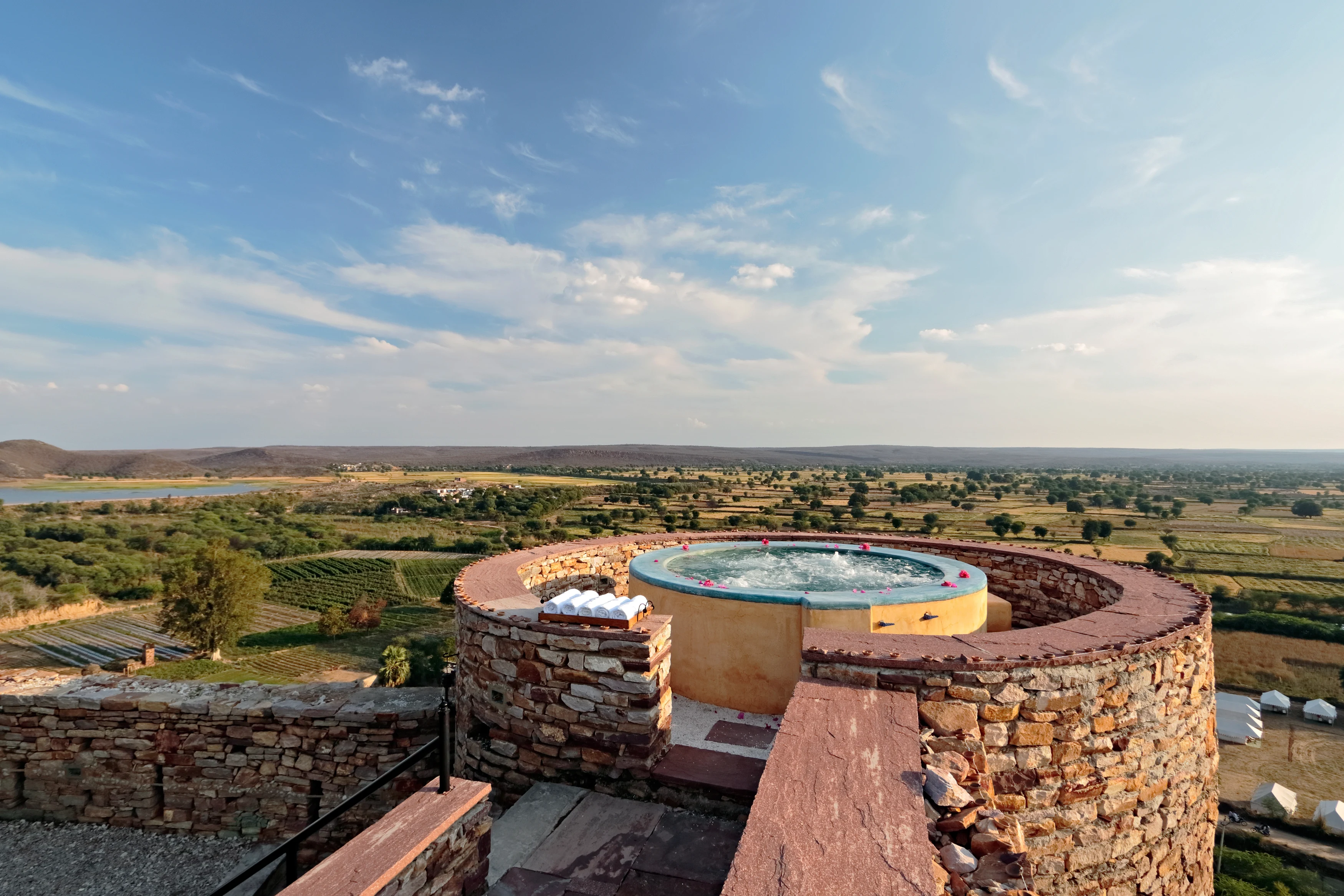IN - Ramathra Fort - Jacuzzi and view.webp