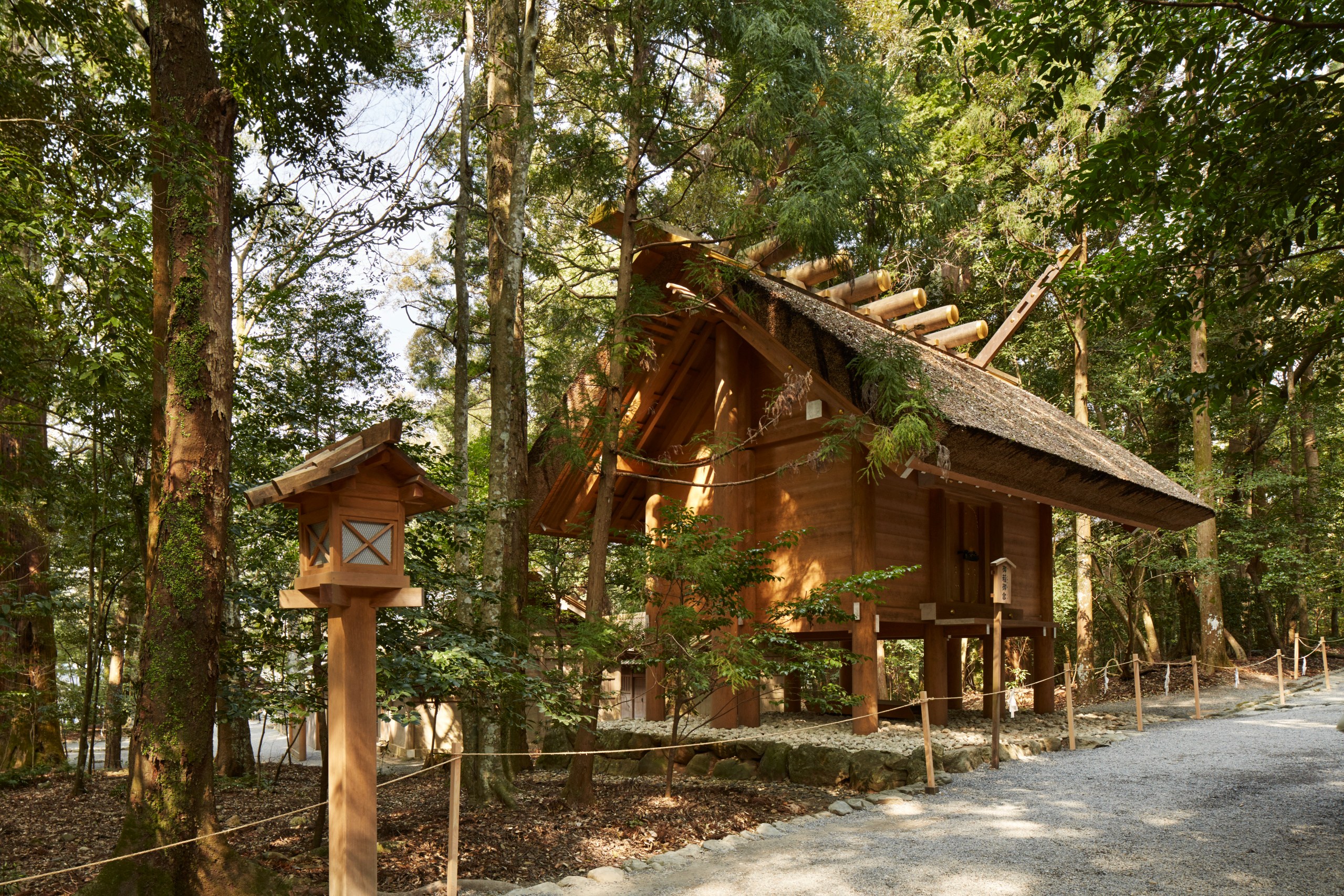 JP - Amanemu Ise Shrine 3.jpg