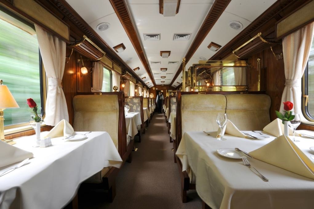 PE_-_Hiram_Bingham_-_Train_Interior.jpg
