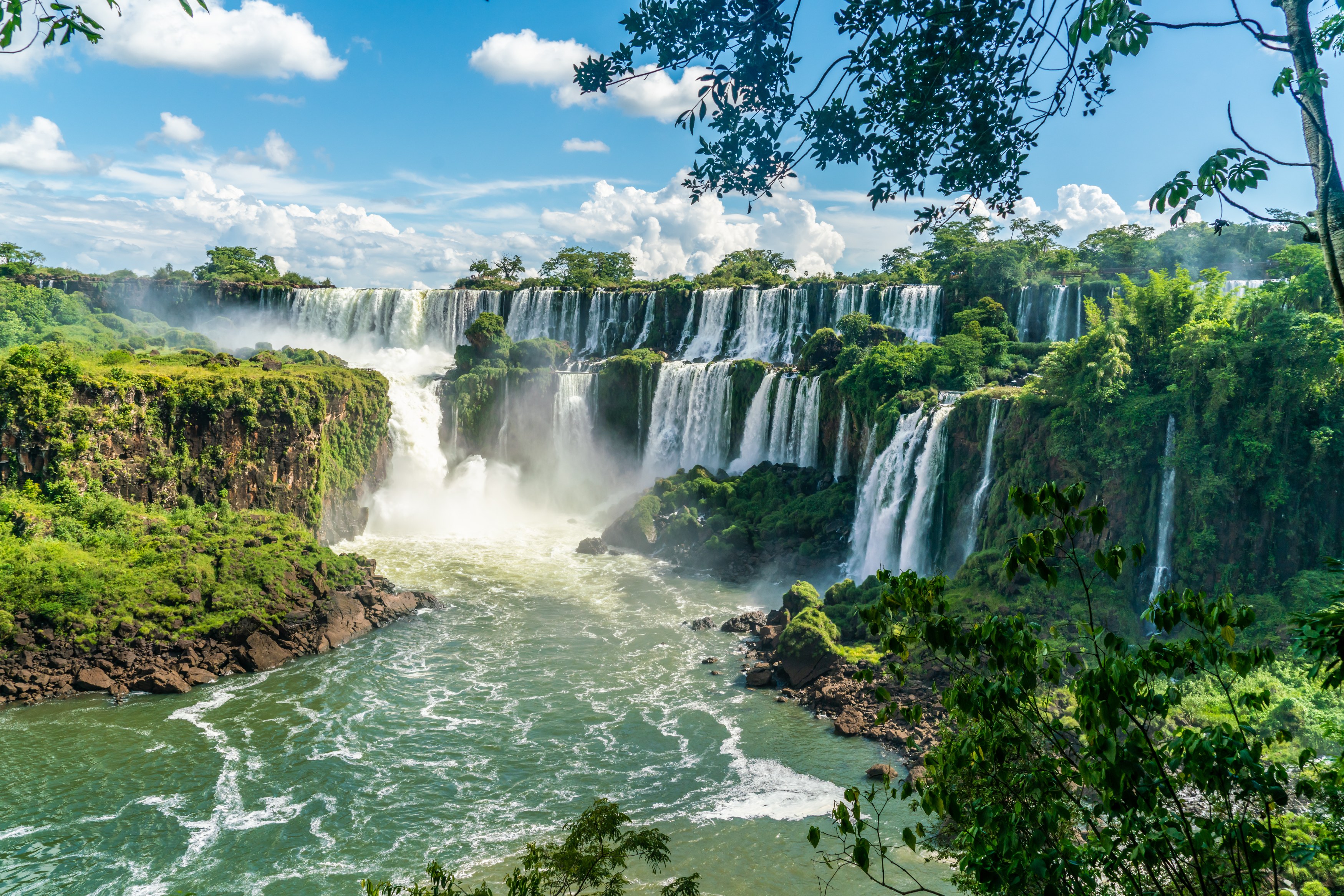 AR-IguazuFalls-Shutterstock (3).jpg