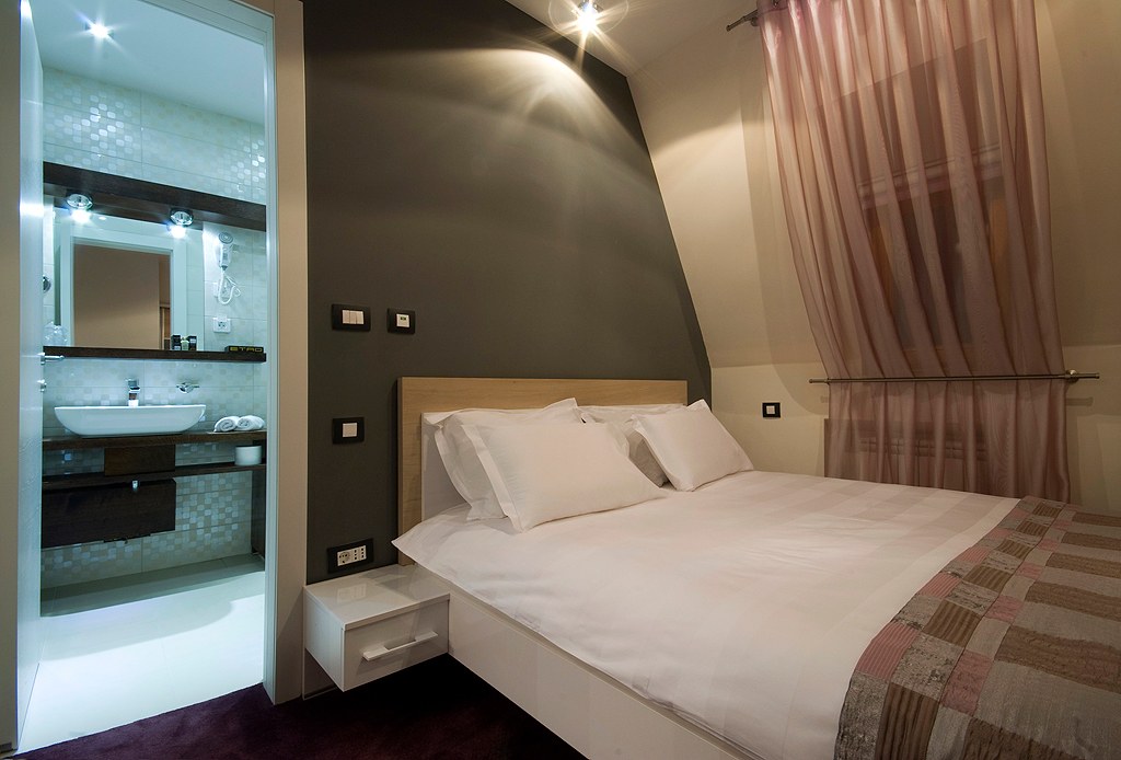 ME - Accommodatie - SOA Hotel Ex.Suite Bedroom.jpg