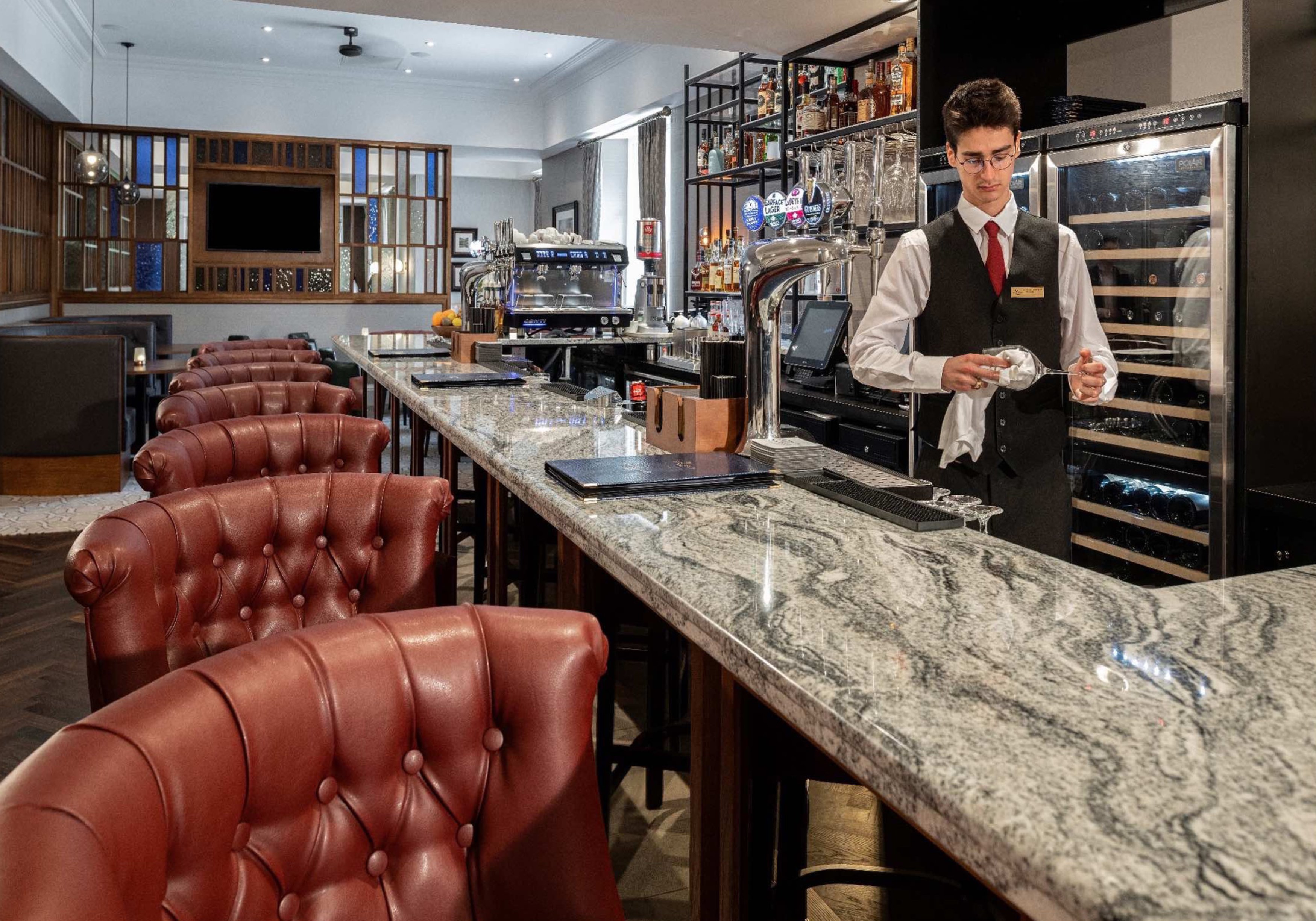 GB - accommodatie Ness Walk hotel Torrish Bar .jpg