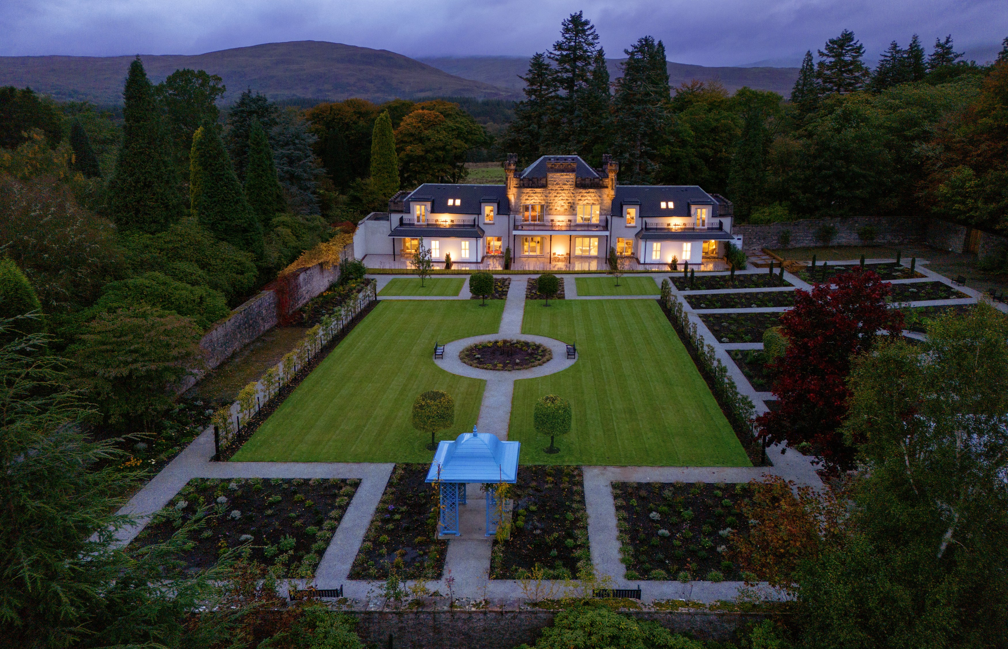 GB accommodatie Inverlochy Castle wallet garden rooms.jpg