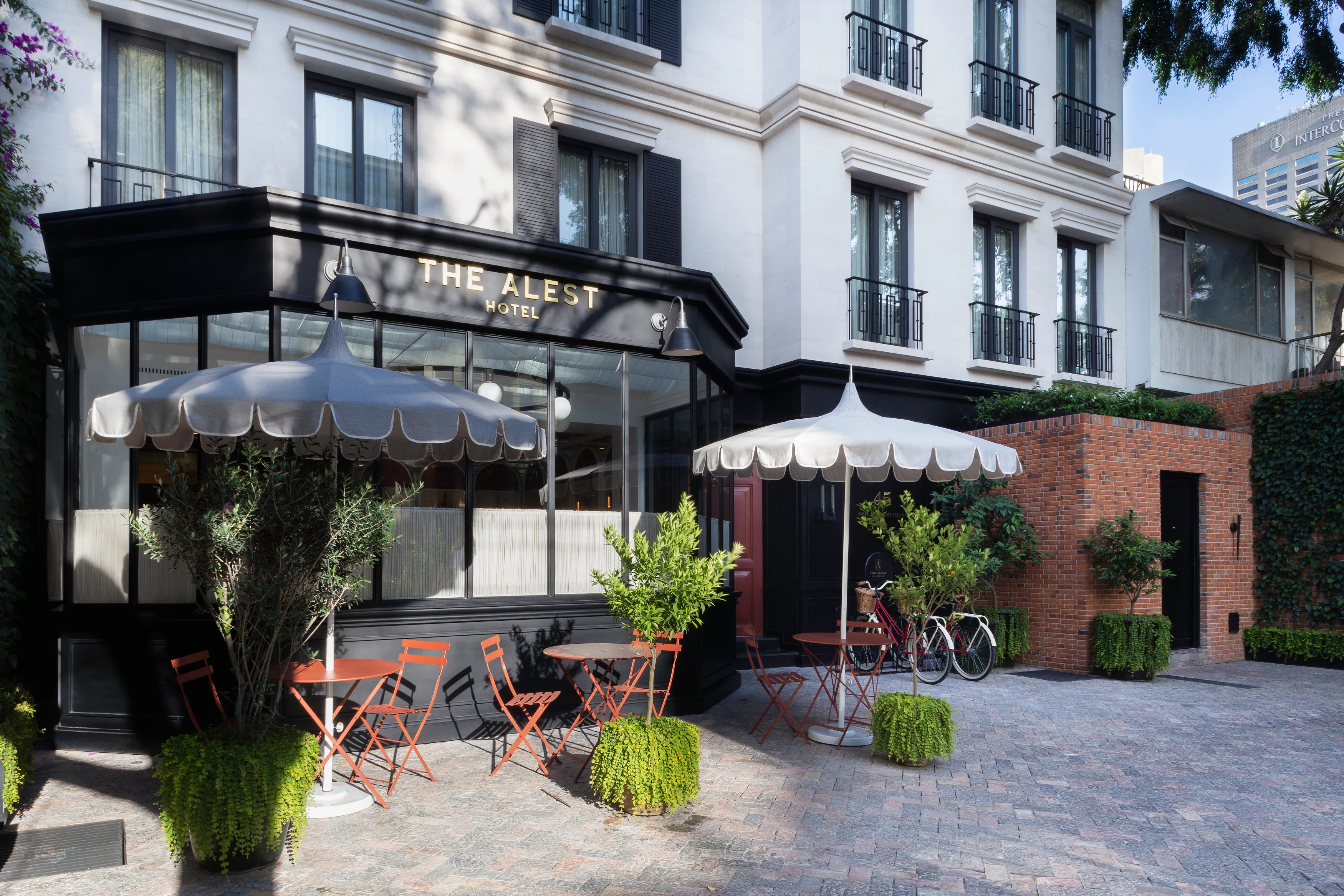 MX-Accommodatie-The-Alest-Hotel-Mexico-City-entrance.webp