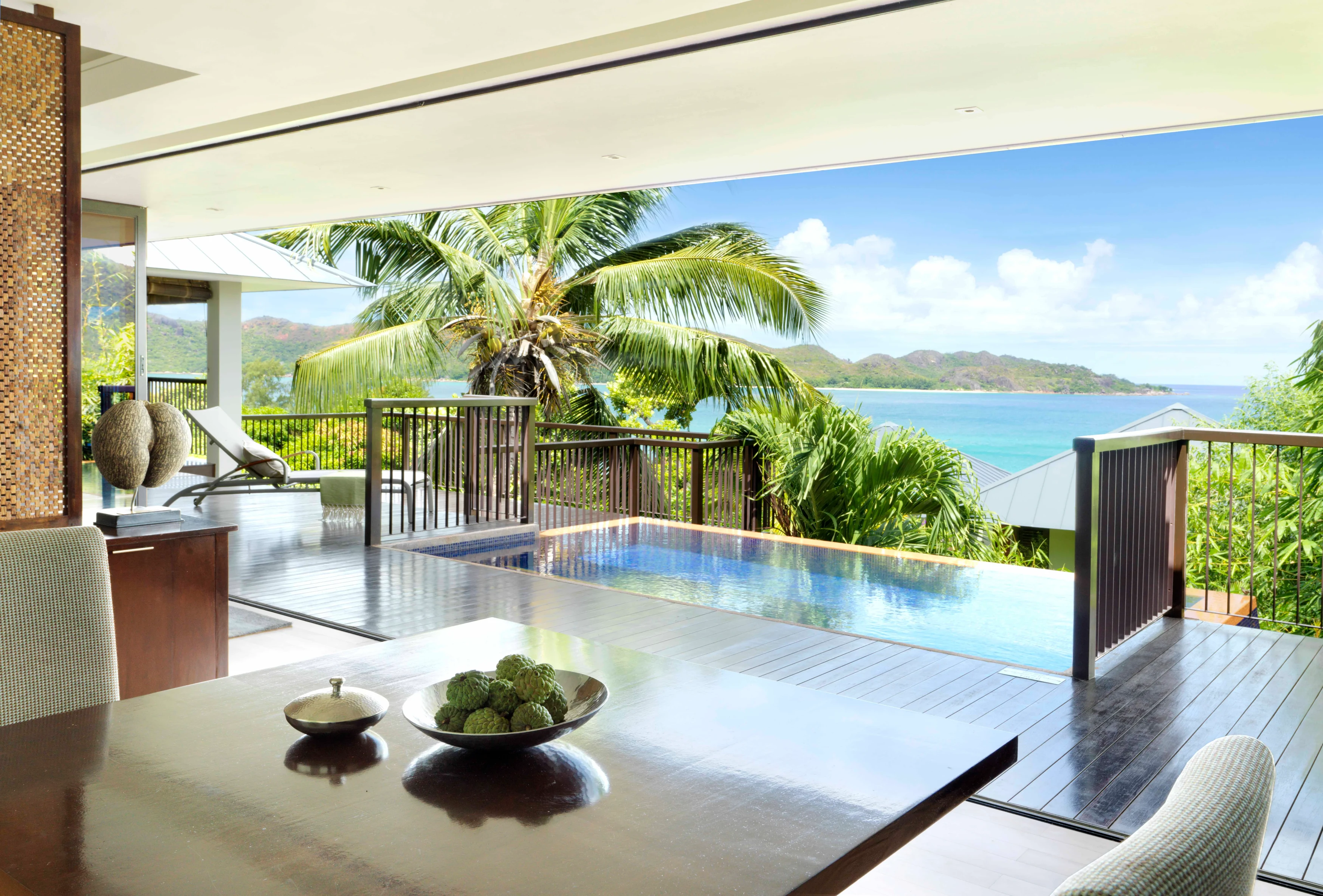 SC - Raffles Seychellen - One Bedroom Oceanview Villa Dining.webp