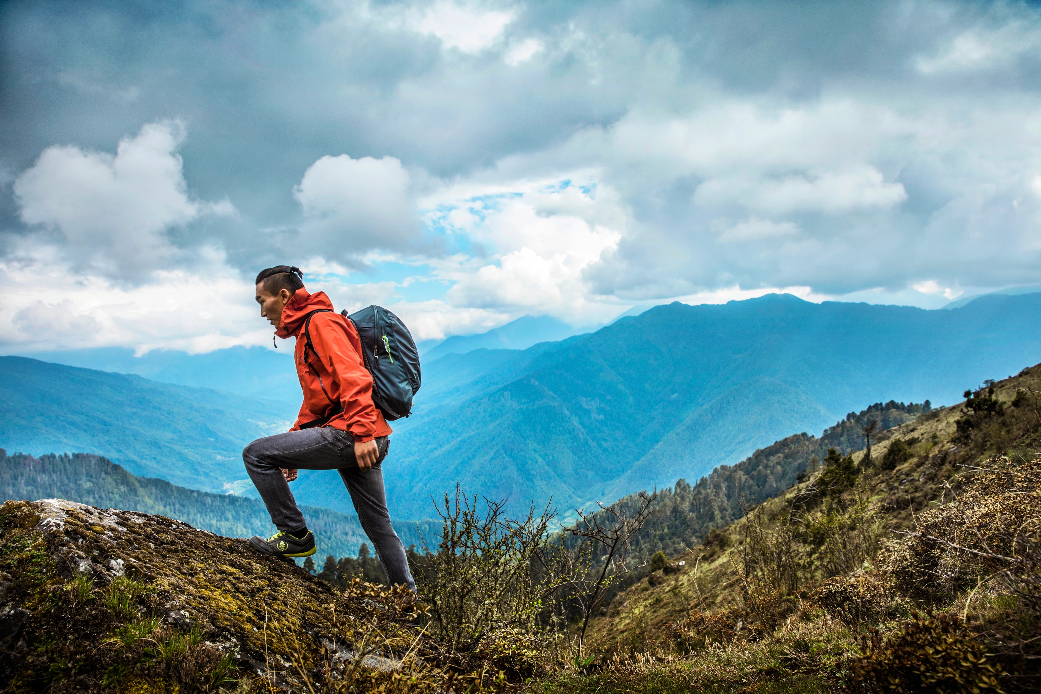 BT_Chele_la_Pass_Paro_COMO_Uma_Guide_at_Hike.webp
