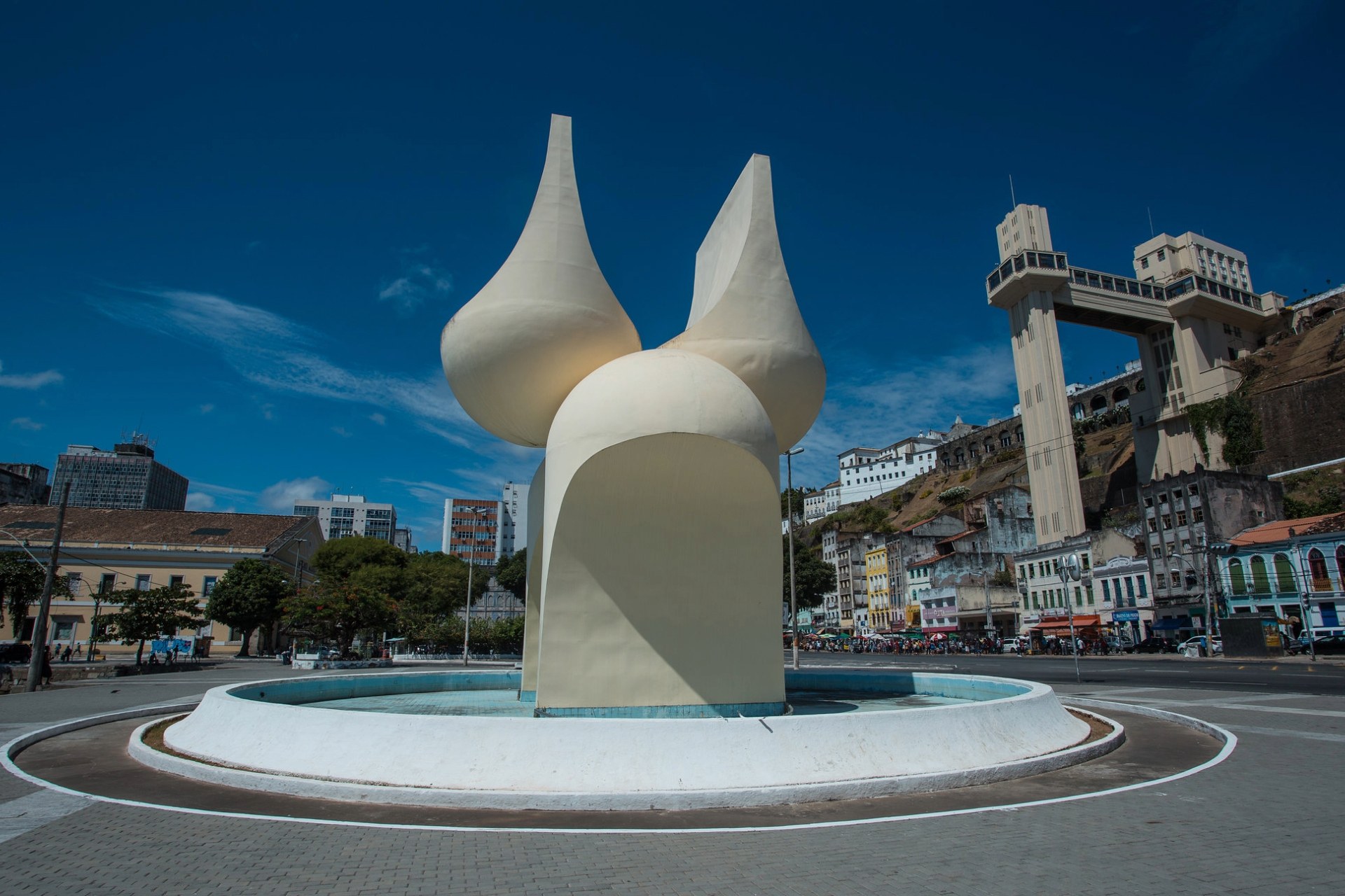 monument_city_of_salvador_orig.jpg