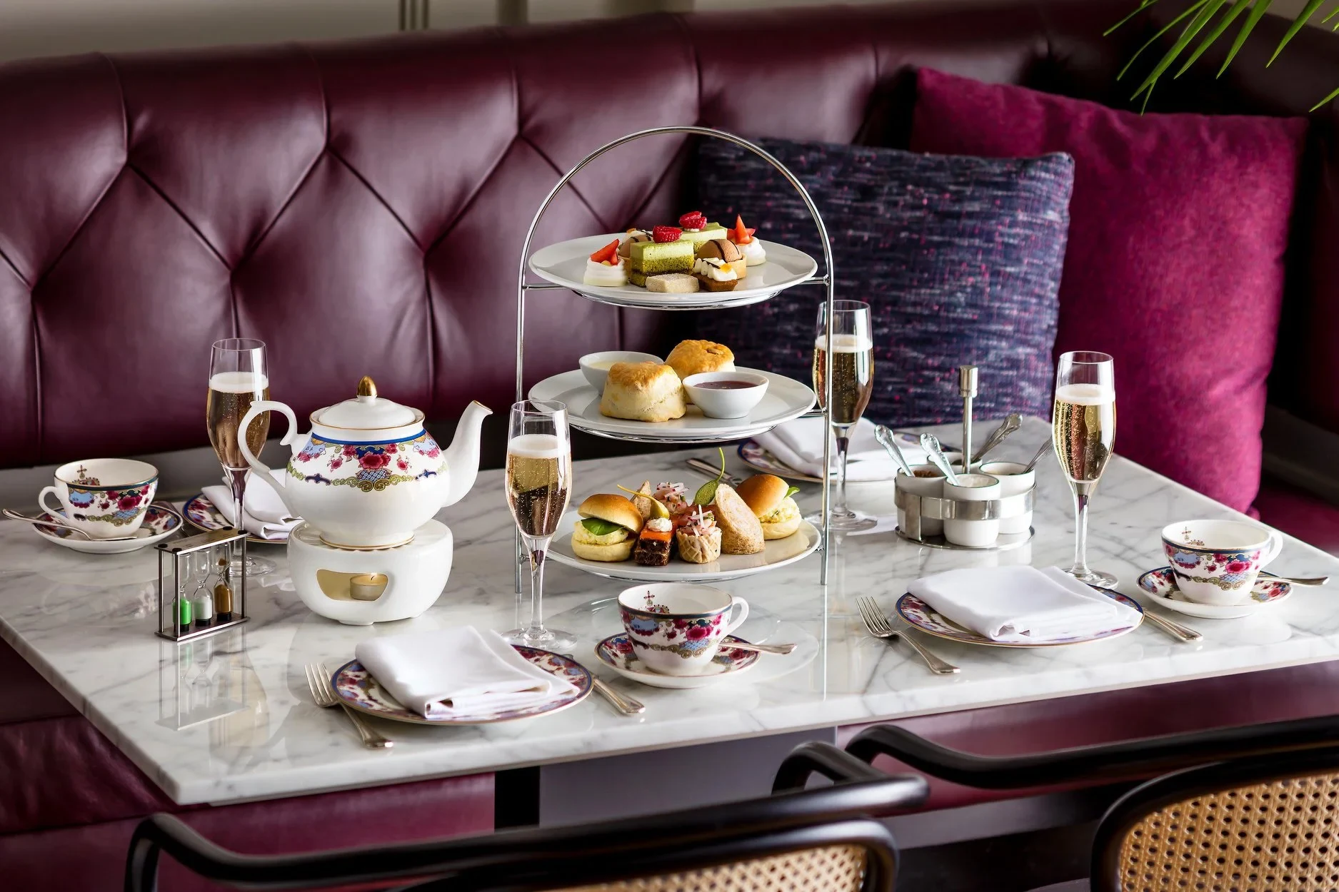 CA-Accommodatie-15162-Fairmont-Empress-hotel-high tea.webp