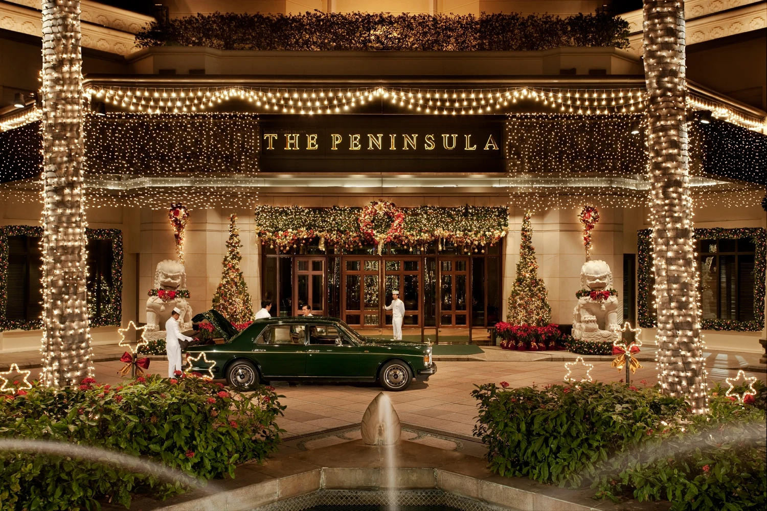 TH - The Peninsula Bangkok - Entrance Festive.webp