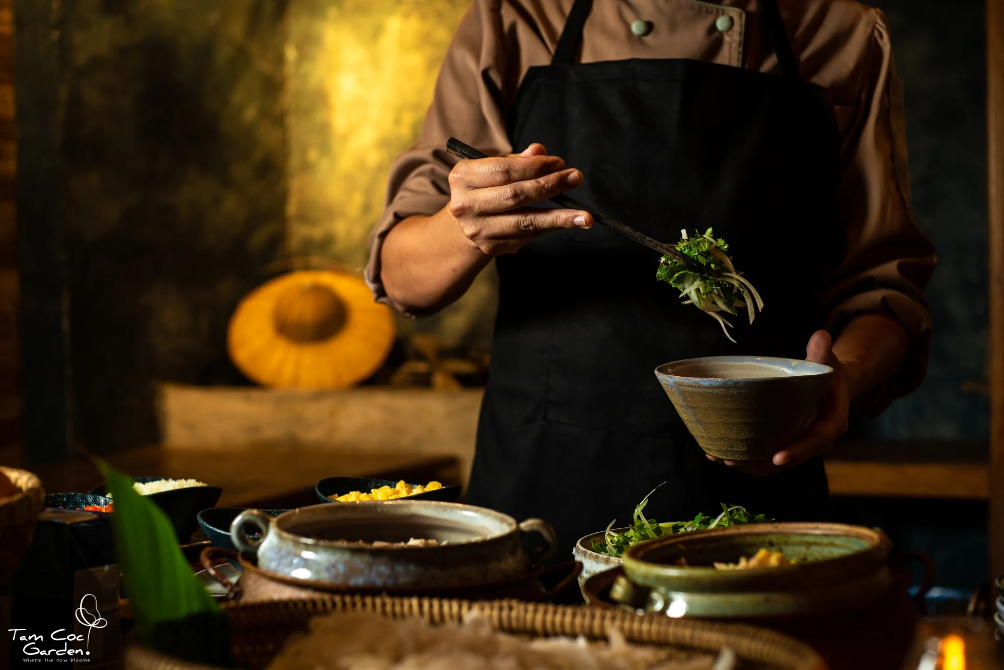 VN - Accommodatie - Tam Coc Garden Resort - Restaurant Food preparation.webp