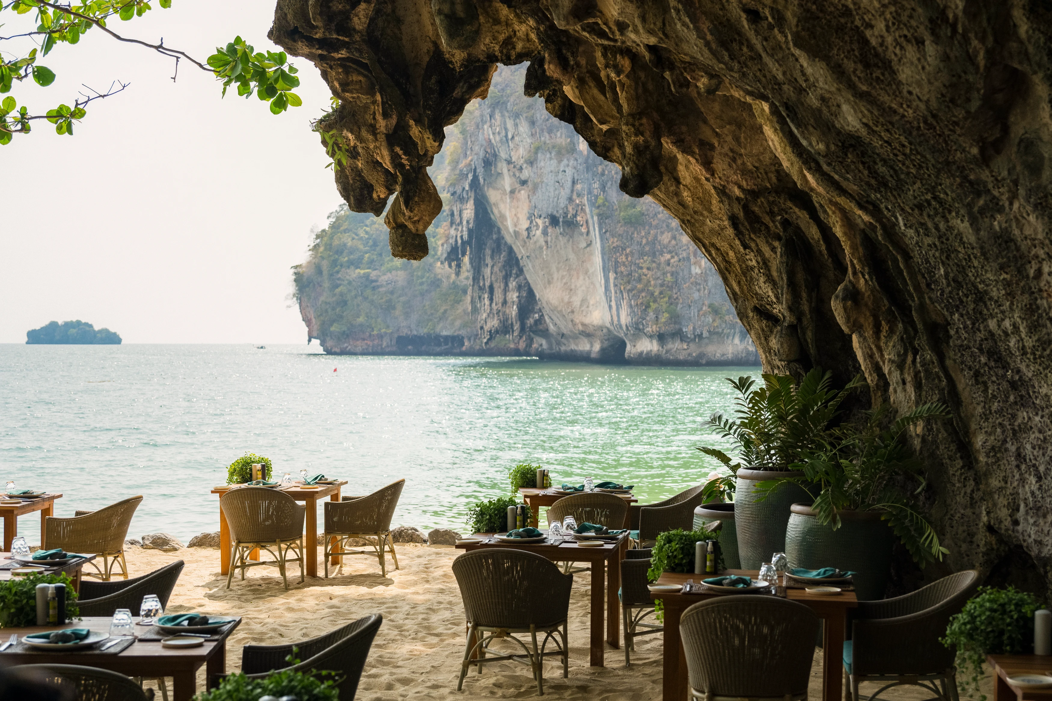 TH-Rayavadee-Dining-The-Grotto.webp