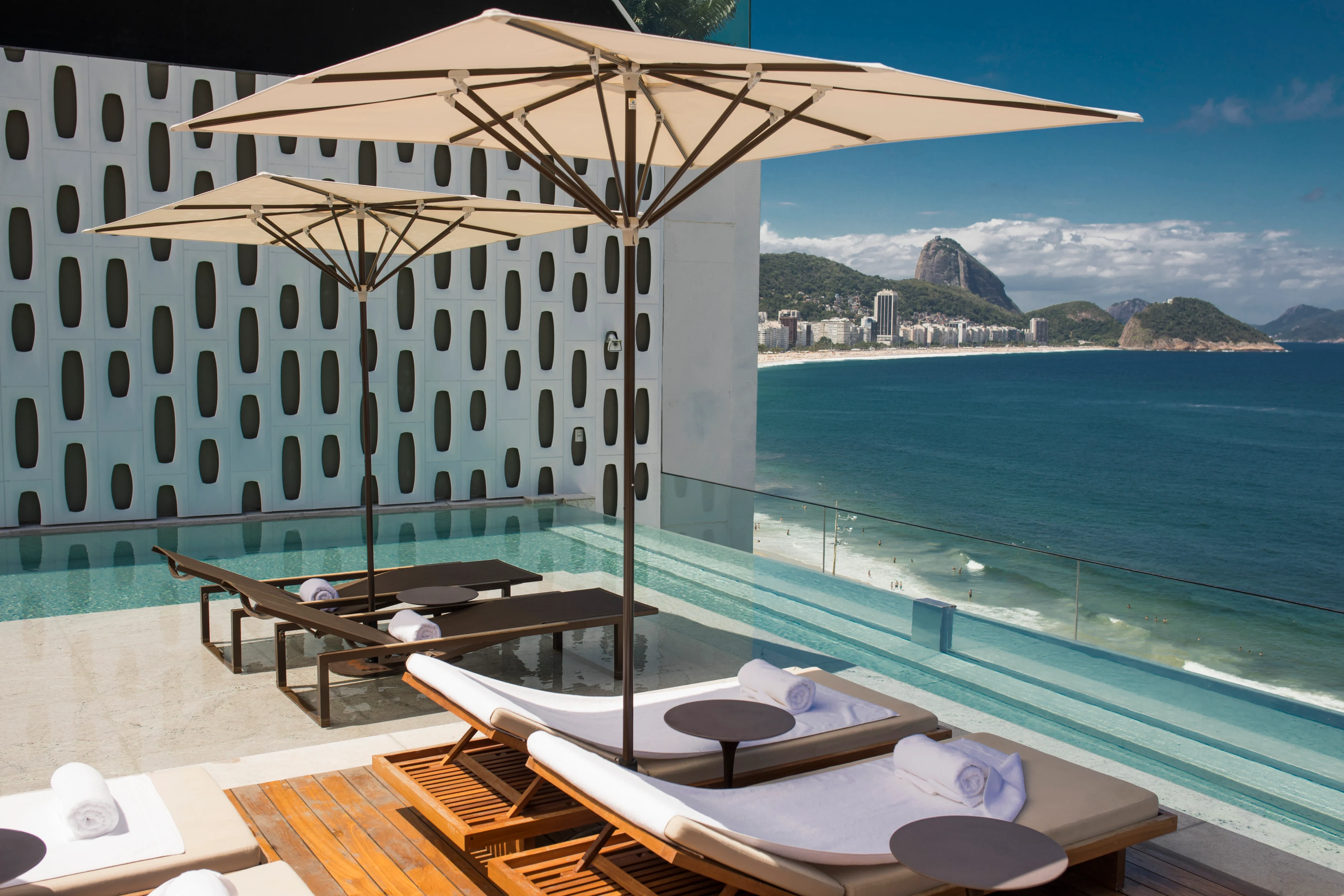 BR-Rio-de Janeiro-Hotel-Emiliano-rooftop.webp