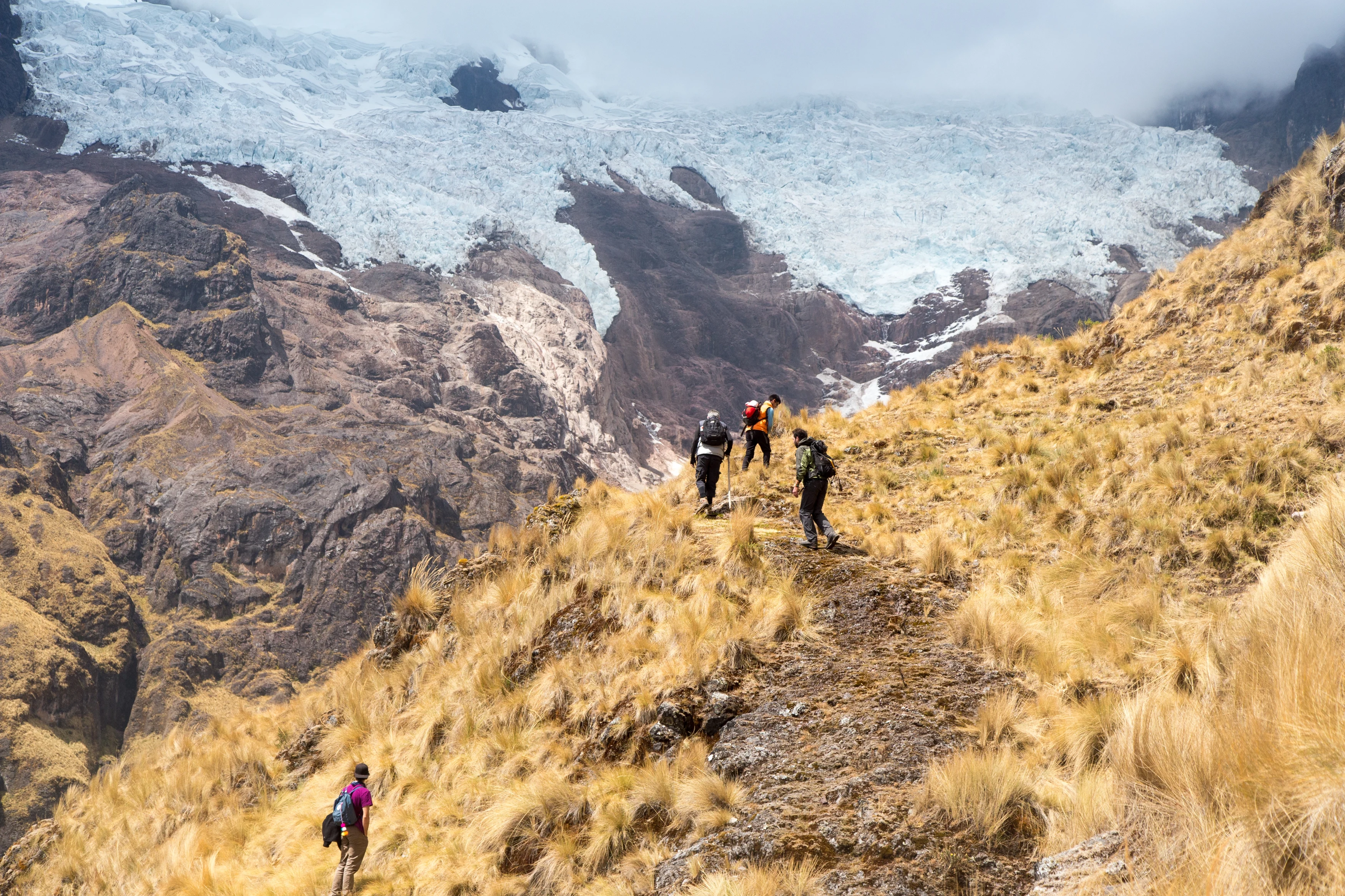 PE - Expora Sacred Valley - Hiking.webp