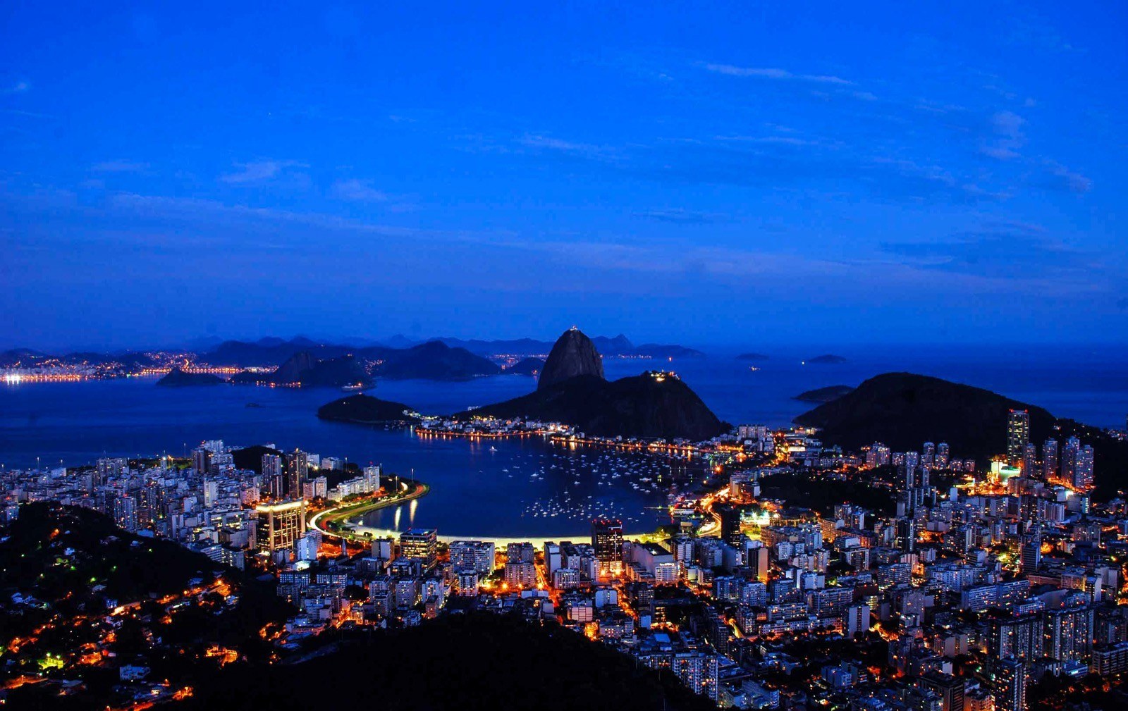 BR_-_Rio_by_night_-_overview.jpg
