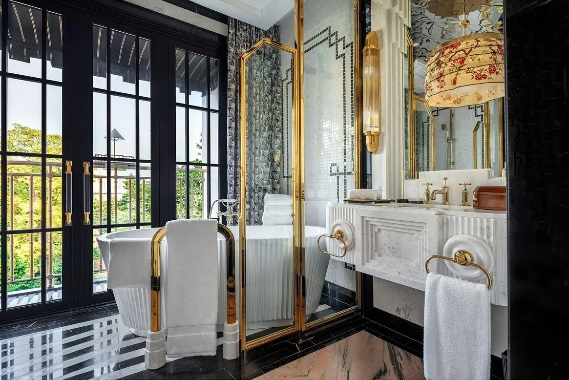 VN - Capella Hanoi - Junior Suite Bathroom.webp