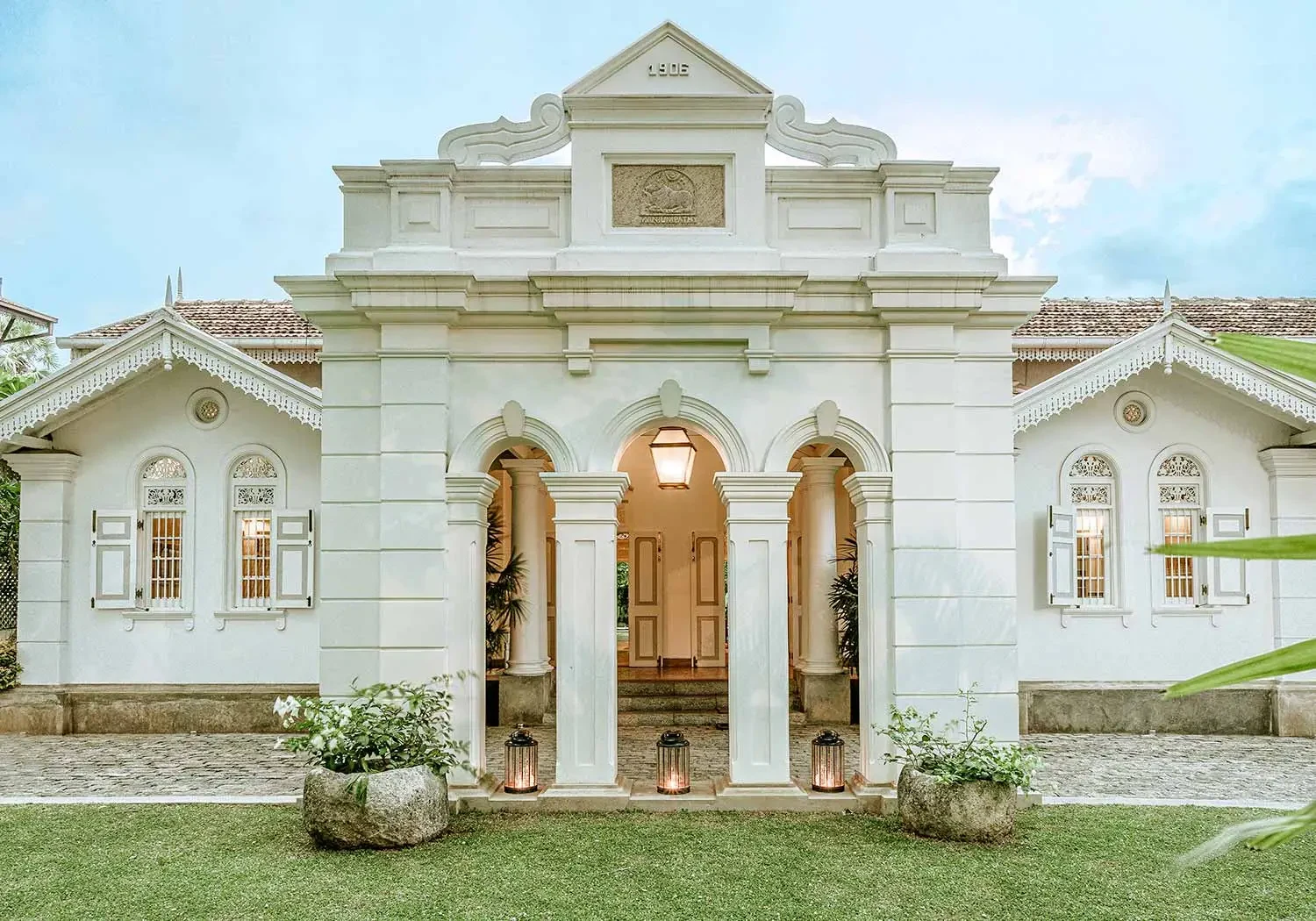 LK-Maniumpathy-Exterior.webp