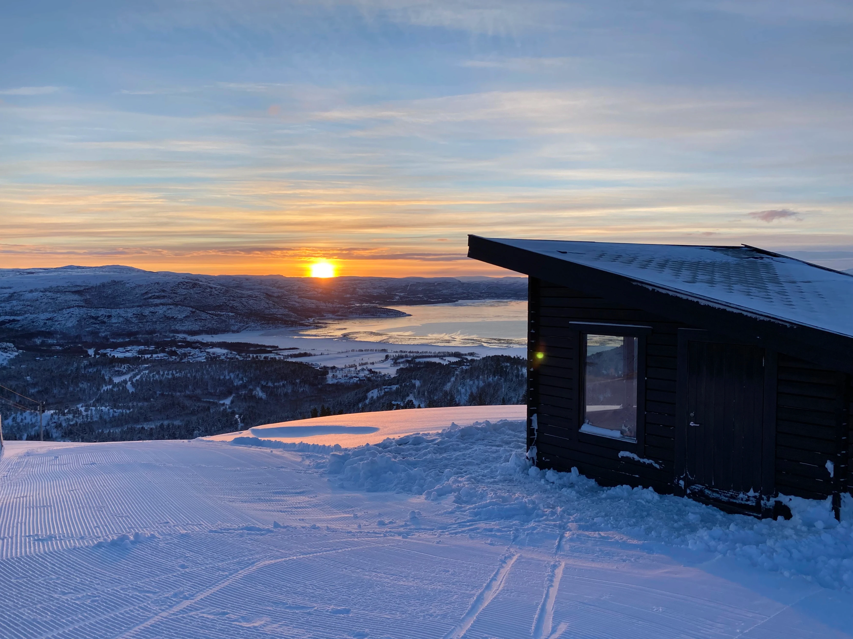 NO-Bjornfjell Mountain Lodge-Vieuw.webp