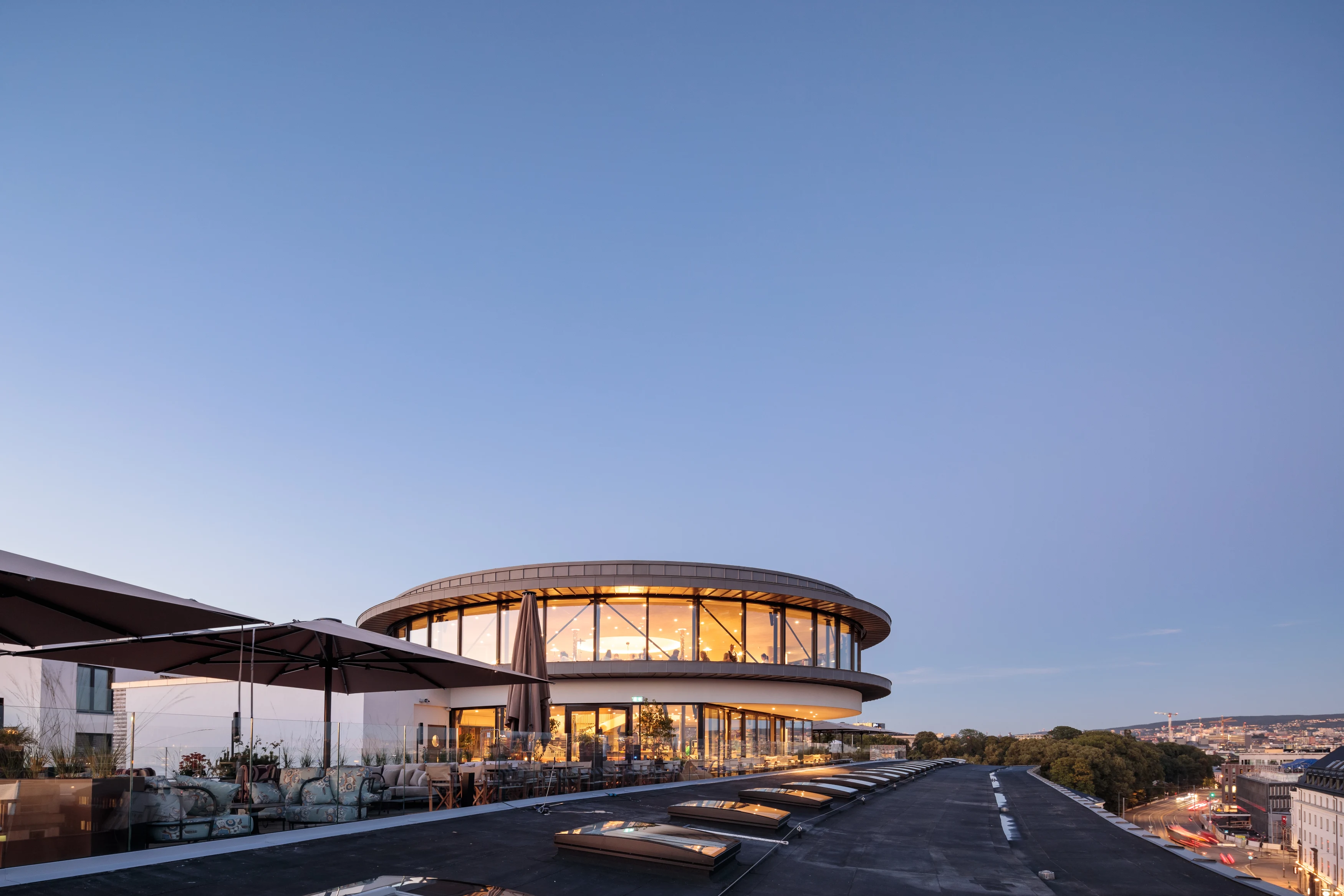 NO-Accommodatie-Sommerro-House-Restaurant-TAK-Exterior.webp
