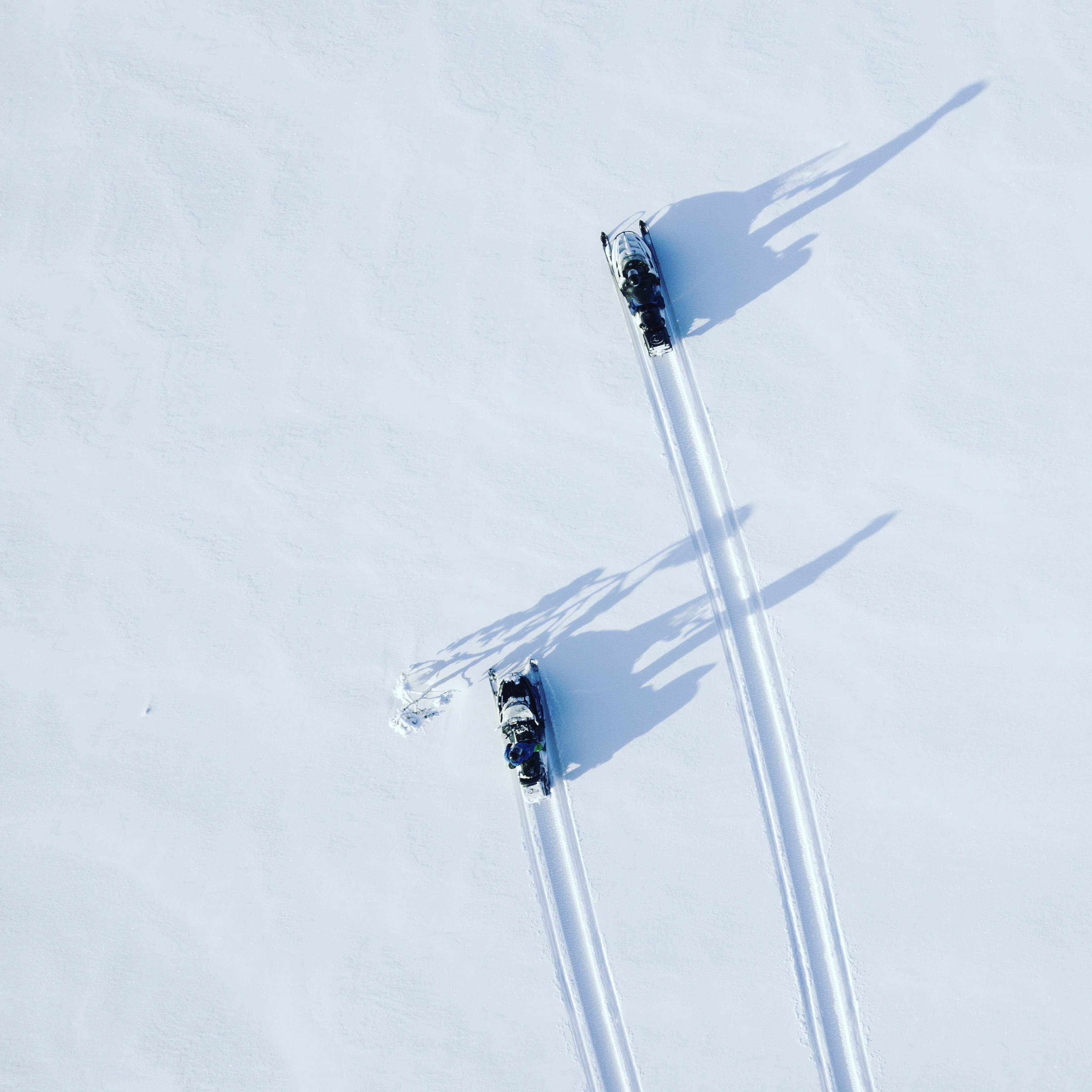 SE - accommodatie - Aurora Safari Camp - Snomobiling from above.jpg