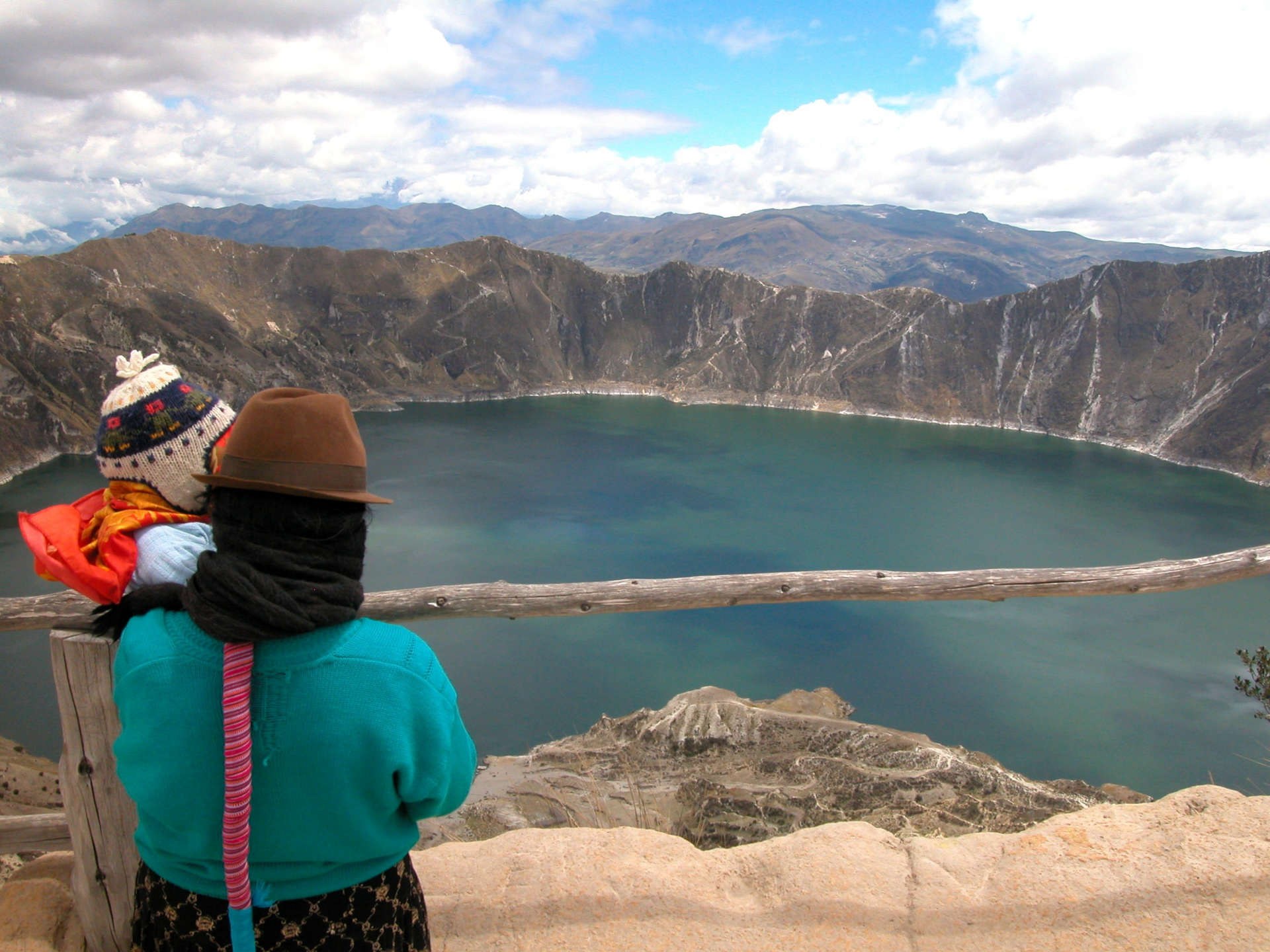 EC-Excursie-Quilotoa-crater-trekking-header-compressed.jpg