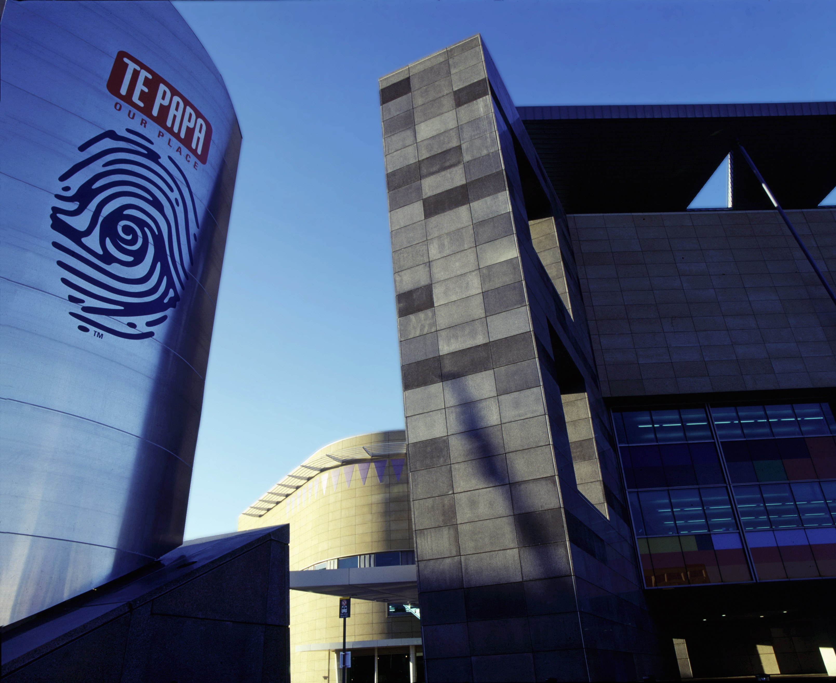 NZ - Wellington - Te Papa plinth.jpg