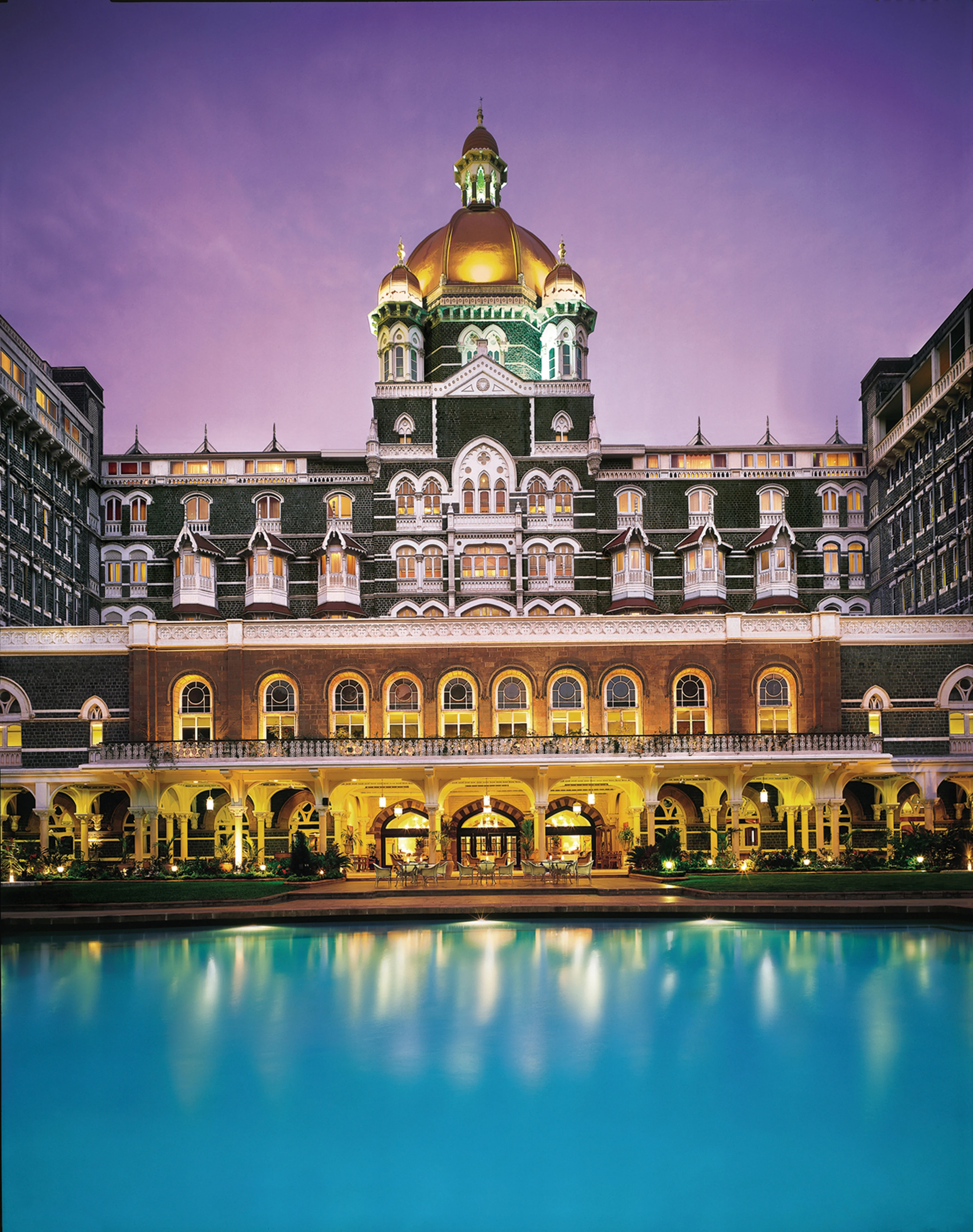 IN - Taj Mahal & Tower Hotel - Poolside.webp