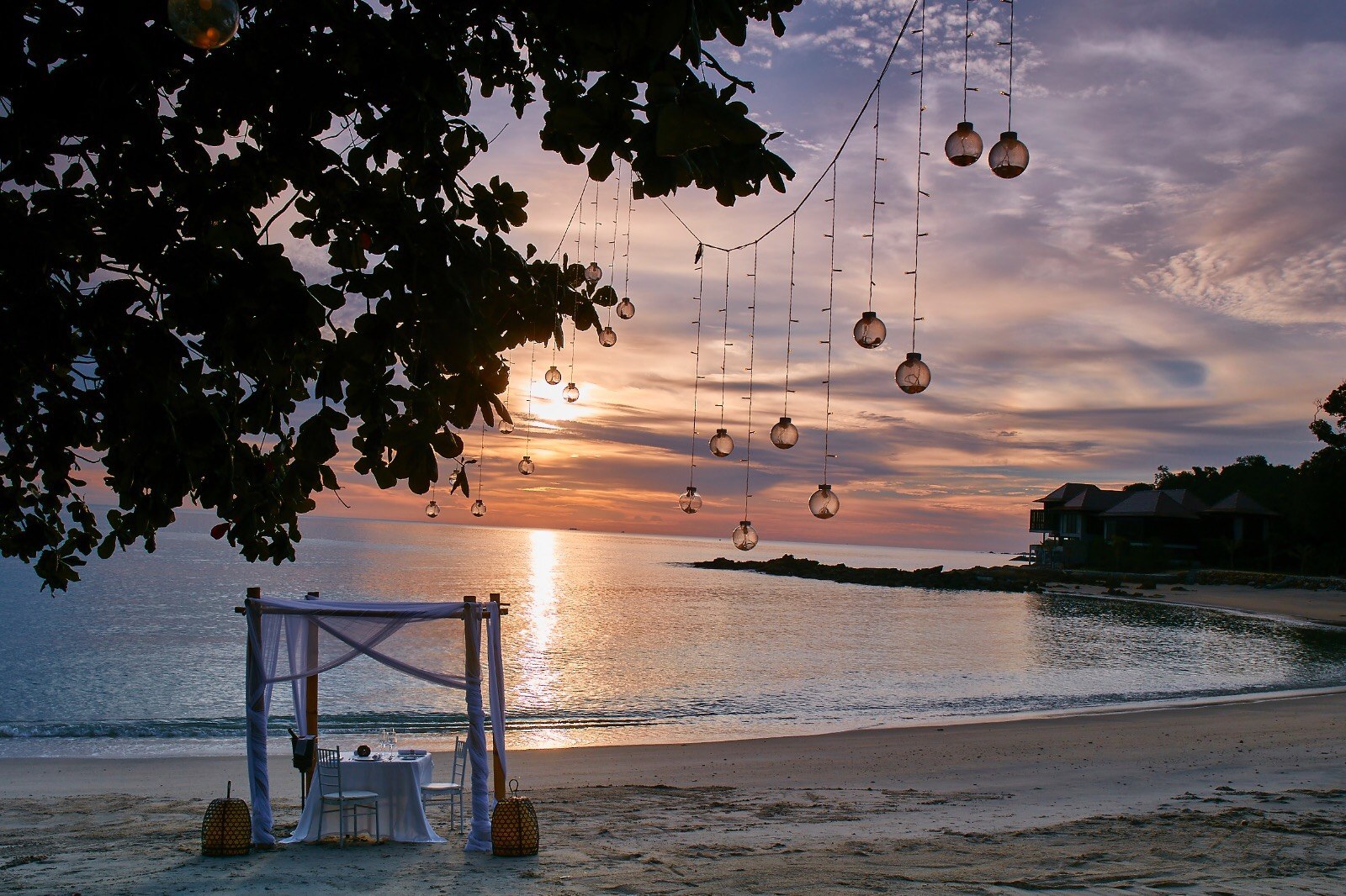 MY - Ritz Carlton Langkawi - beach dinner.JPG