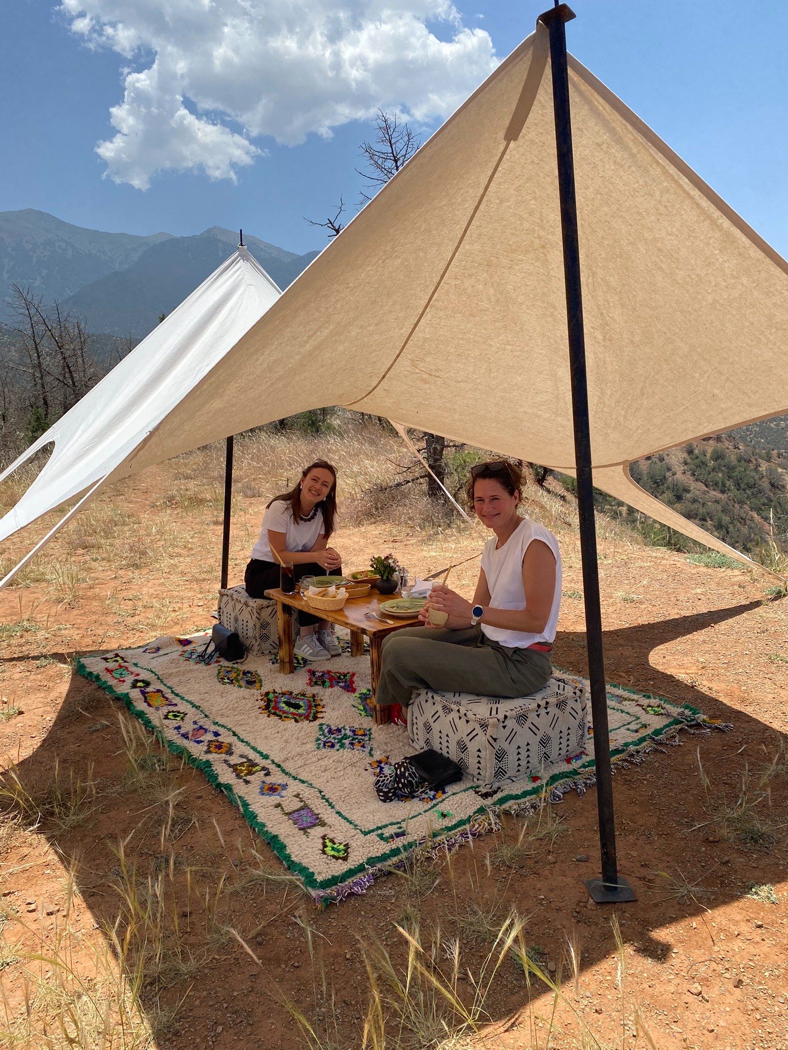 MA - Picknick lunch High Atlas - Tamara and Seraphine.JPEG