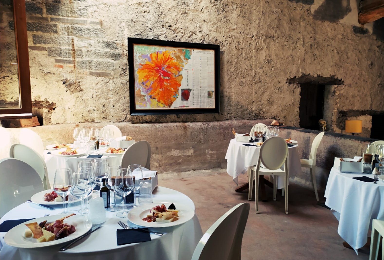 IT -Accommodatie-Monaci Delle Terre Nere-wine tasting.jpeg