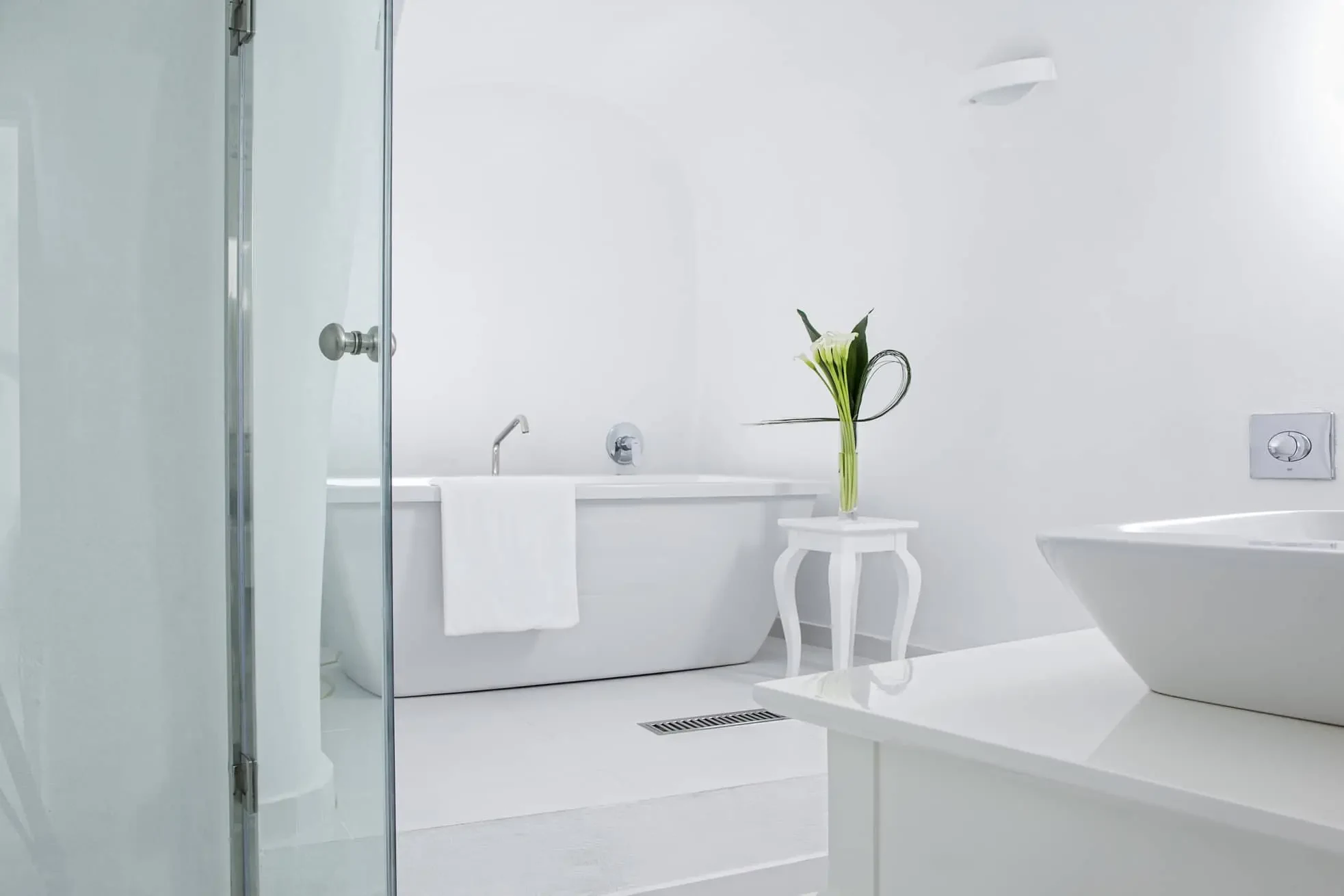 GR - Canaves Oia Suites - Bathroom.webp