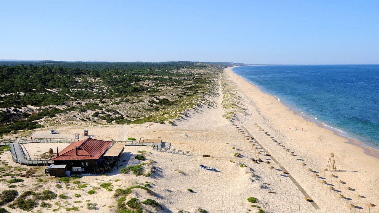 PT-Accommodatie-Sublime-Comporta-beach-overview-beachclub-credit-Credit-Mauricio- Abreu.jpg