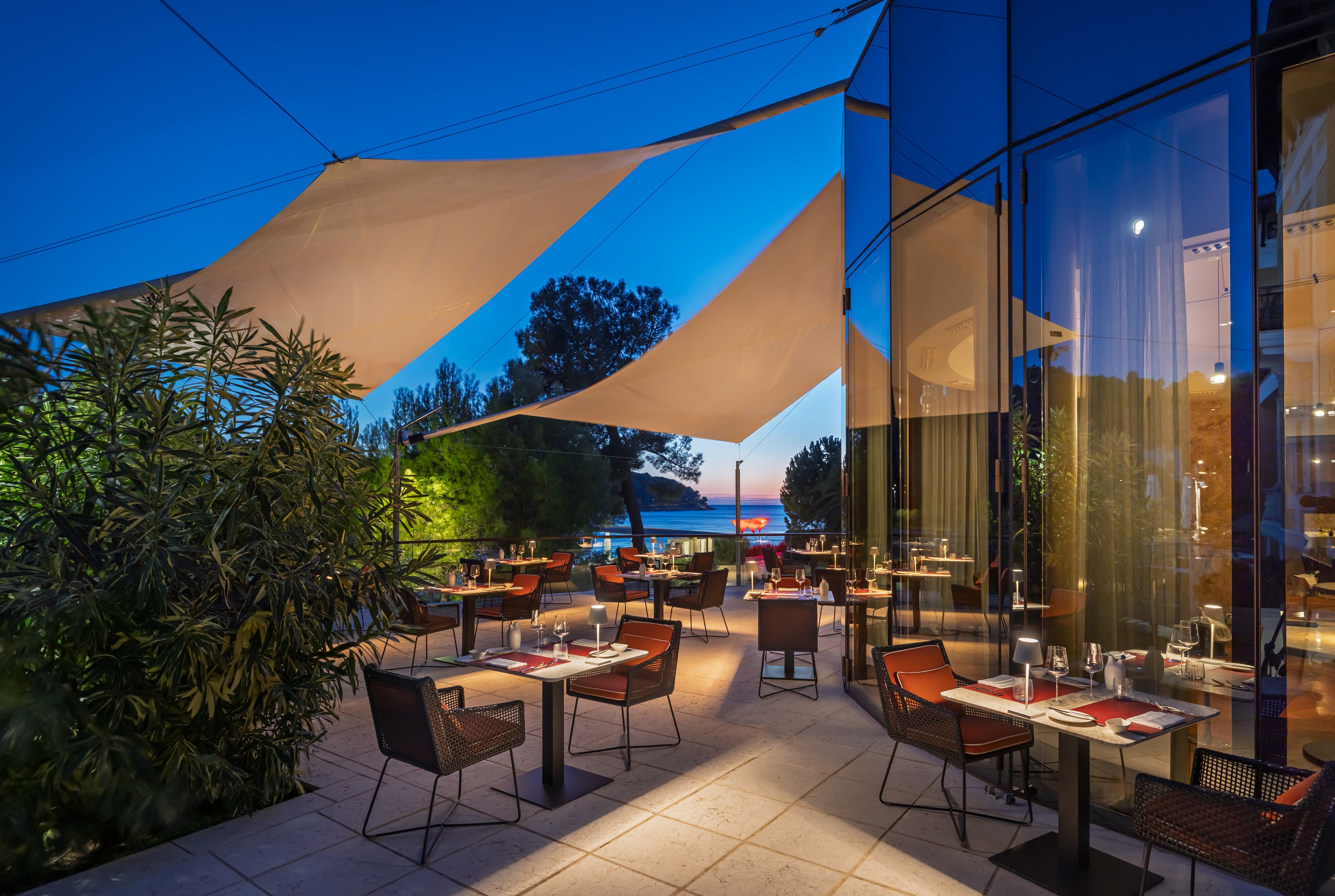 HR - Boutique Hotel Alhambra - restaurant 2.jpg