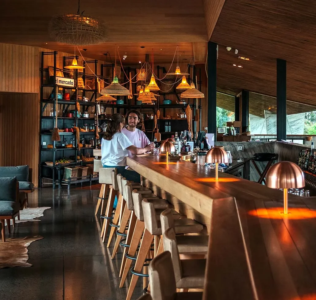 CL-Accommodatie-Refugia Chiloé-Bar.webp
