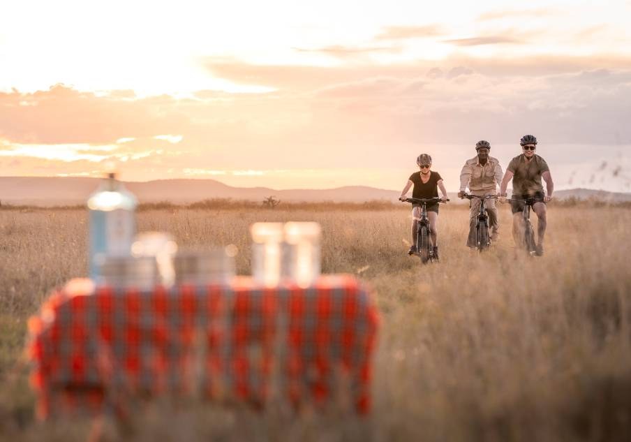 KE-Mugie House-mountainbike safari-sundowner-drink.jpg