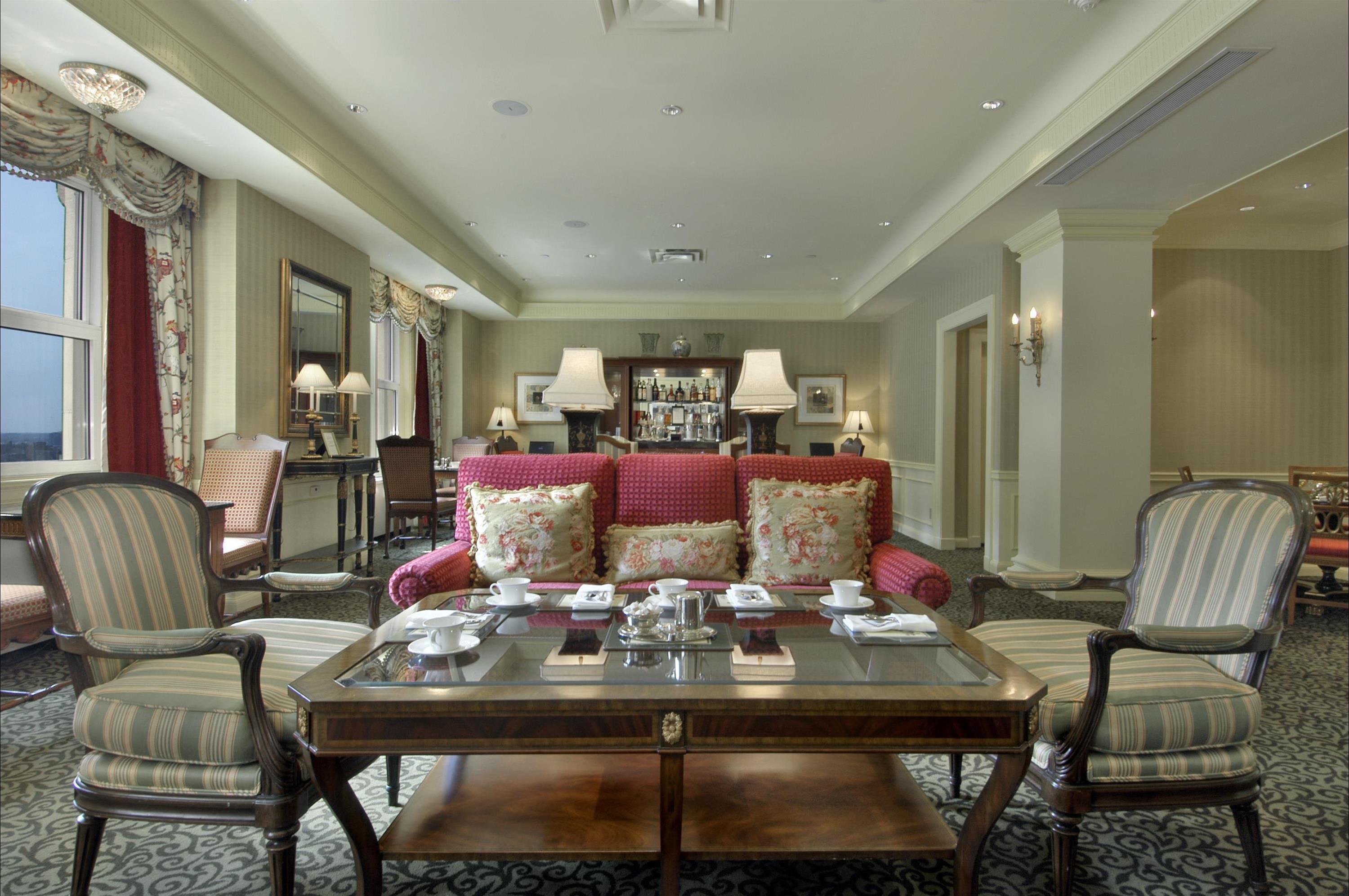 CA - Fairmont Chateau Laurier -Gold Lounge.jpg