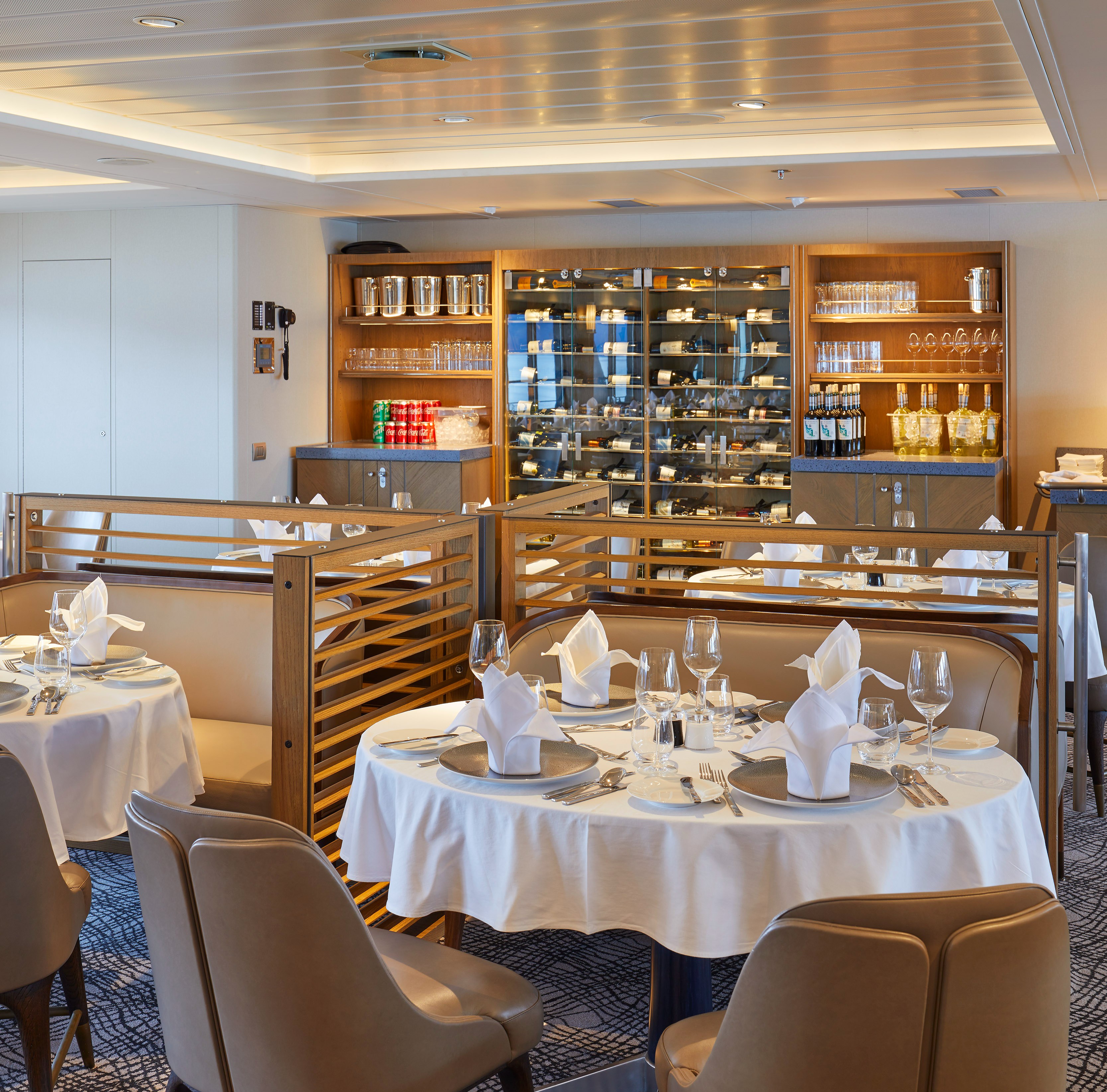 A21_MAG01_BB_ MAG_2019_TomArbanPhotography Restaurant (11).jpg