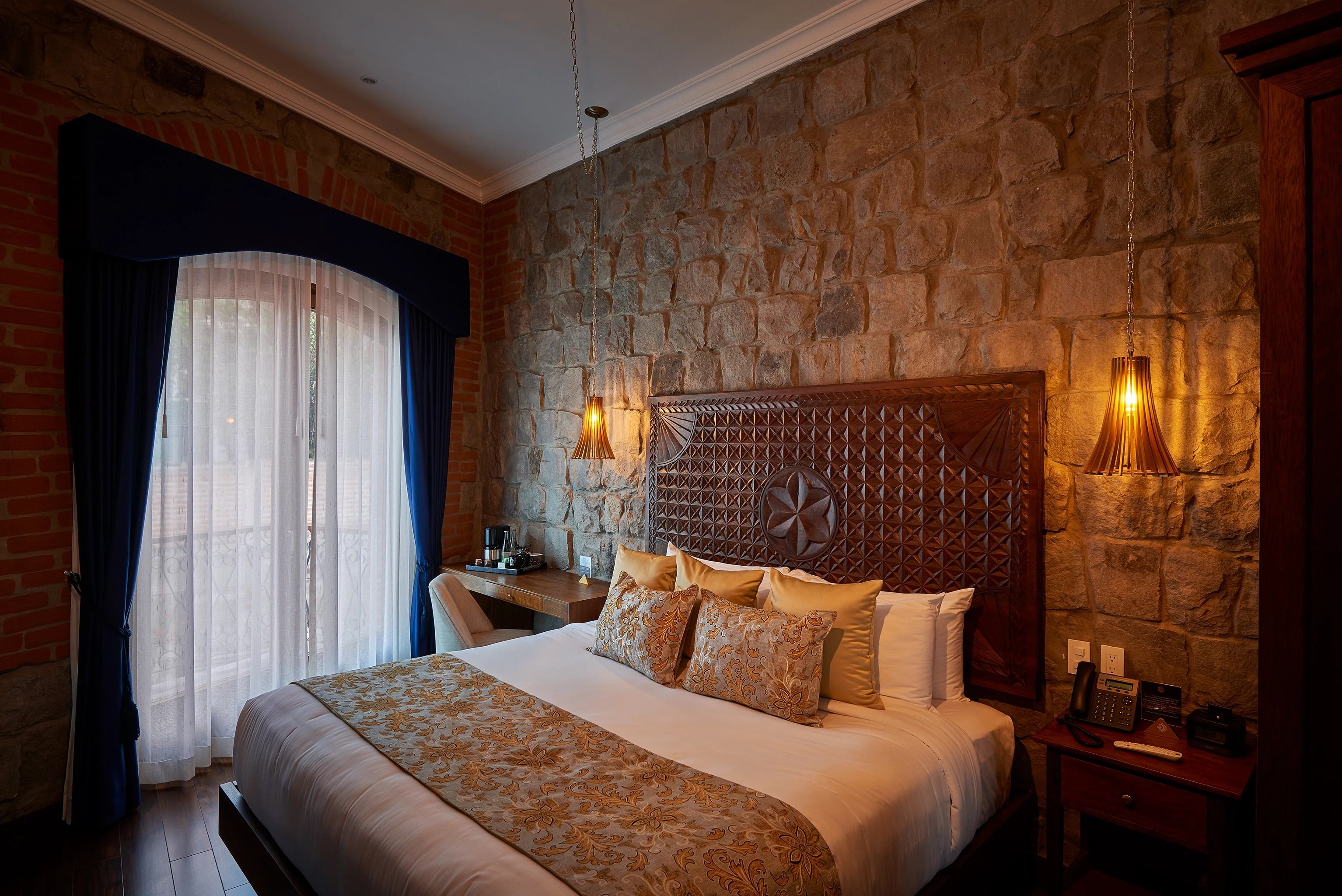 EC- HOTEL OTAVALO- Premium-  slaapkamer (1).webp