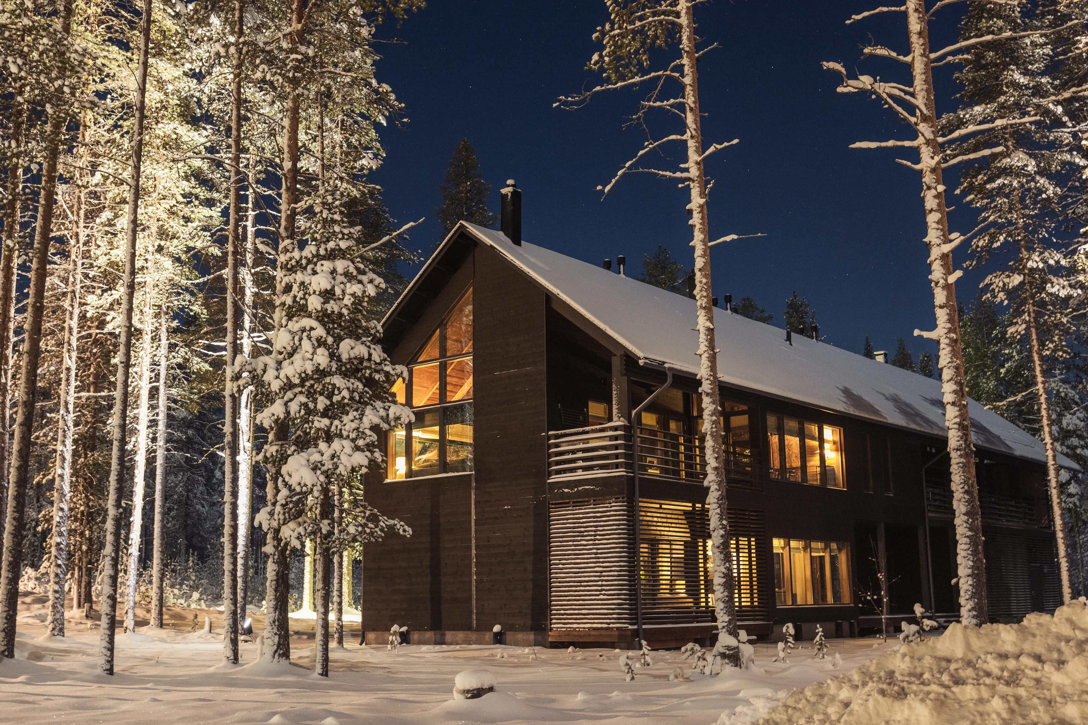FI-Accommodatie-Levi-Spirit-Exterior-Night.webp