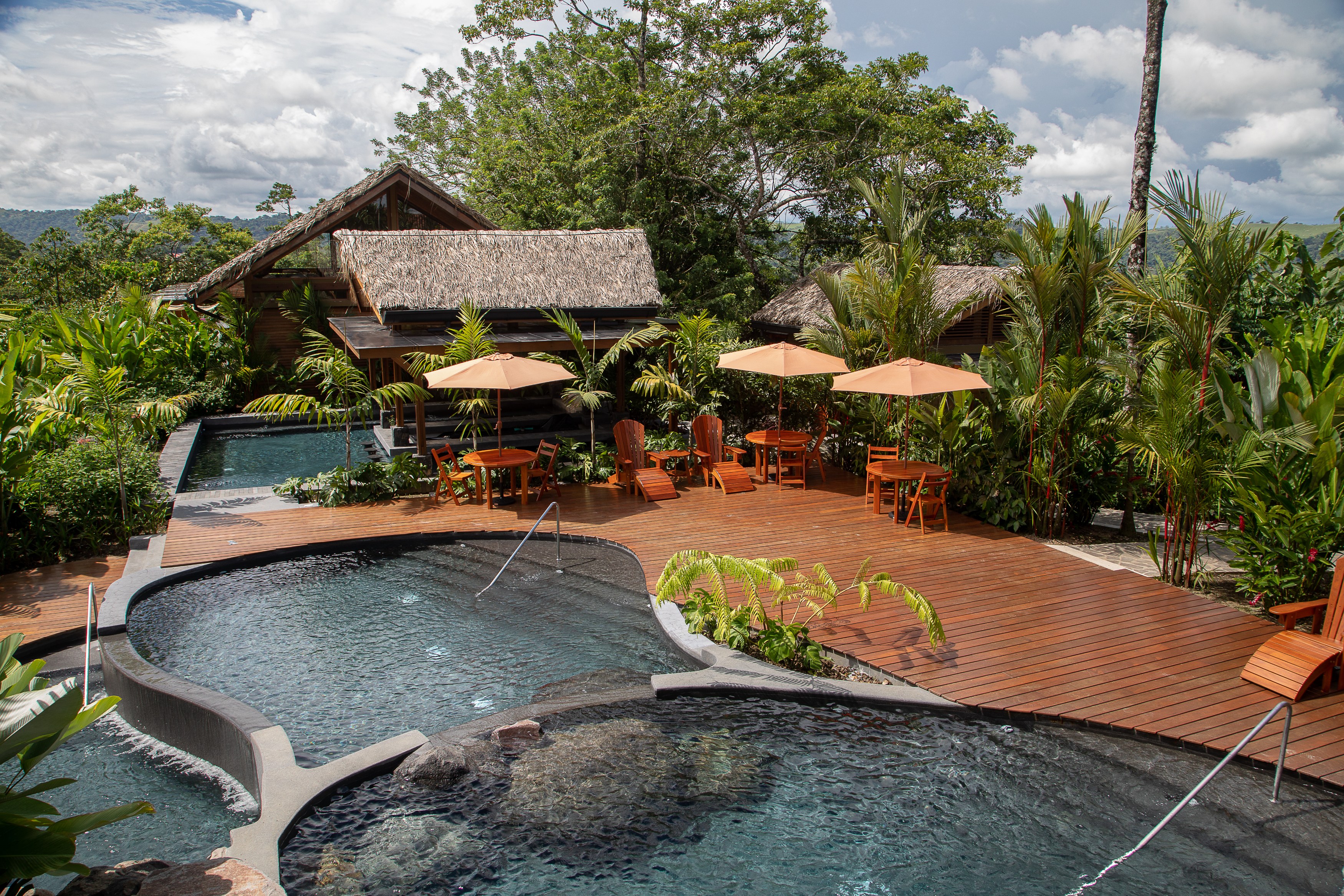 AMOR ARENAL - Swimming Pools _ Wetbar (1).JPG