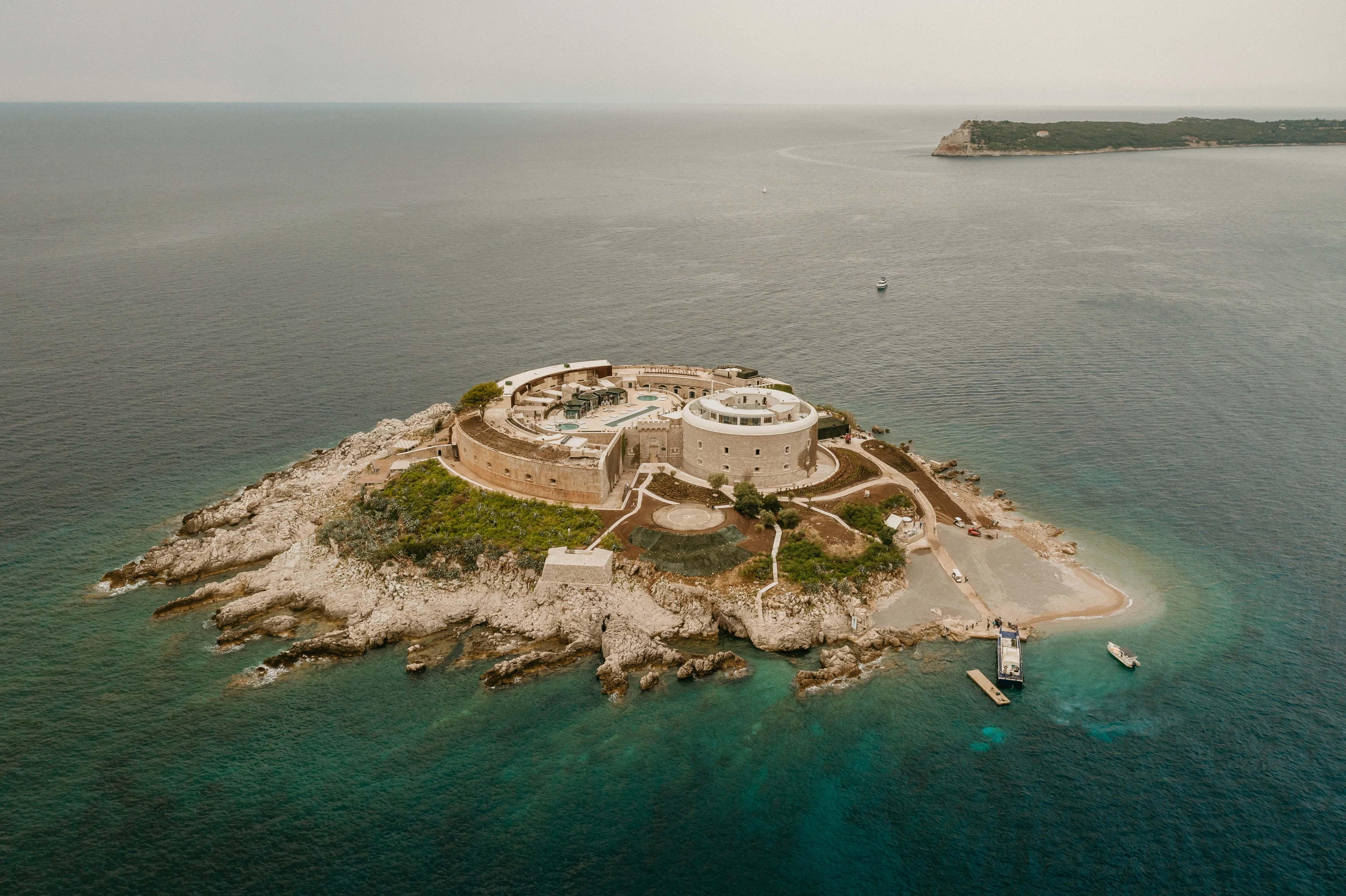 ME-Accommodatie-Mamula Island-Areal view.webp