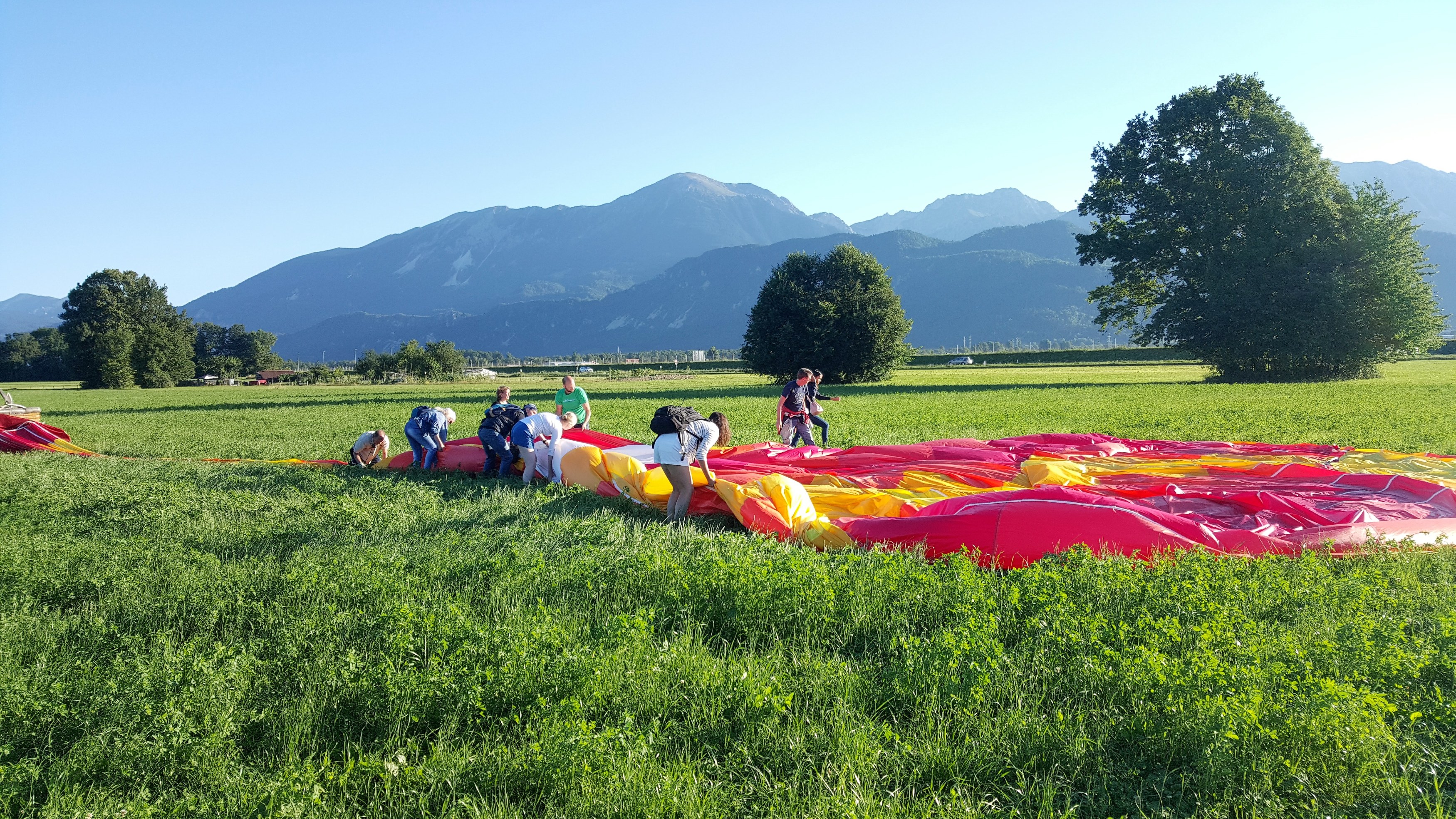 Sl - Excursies - Hot Air Ballooning - ground.jpg