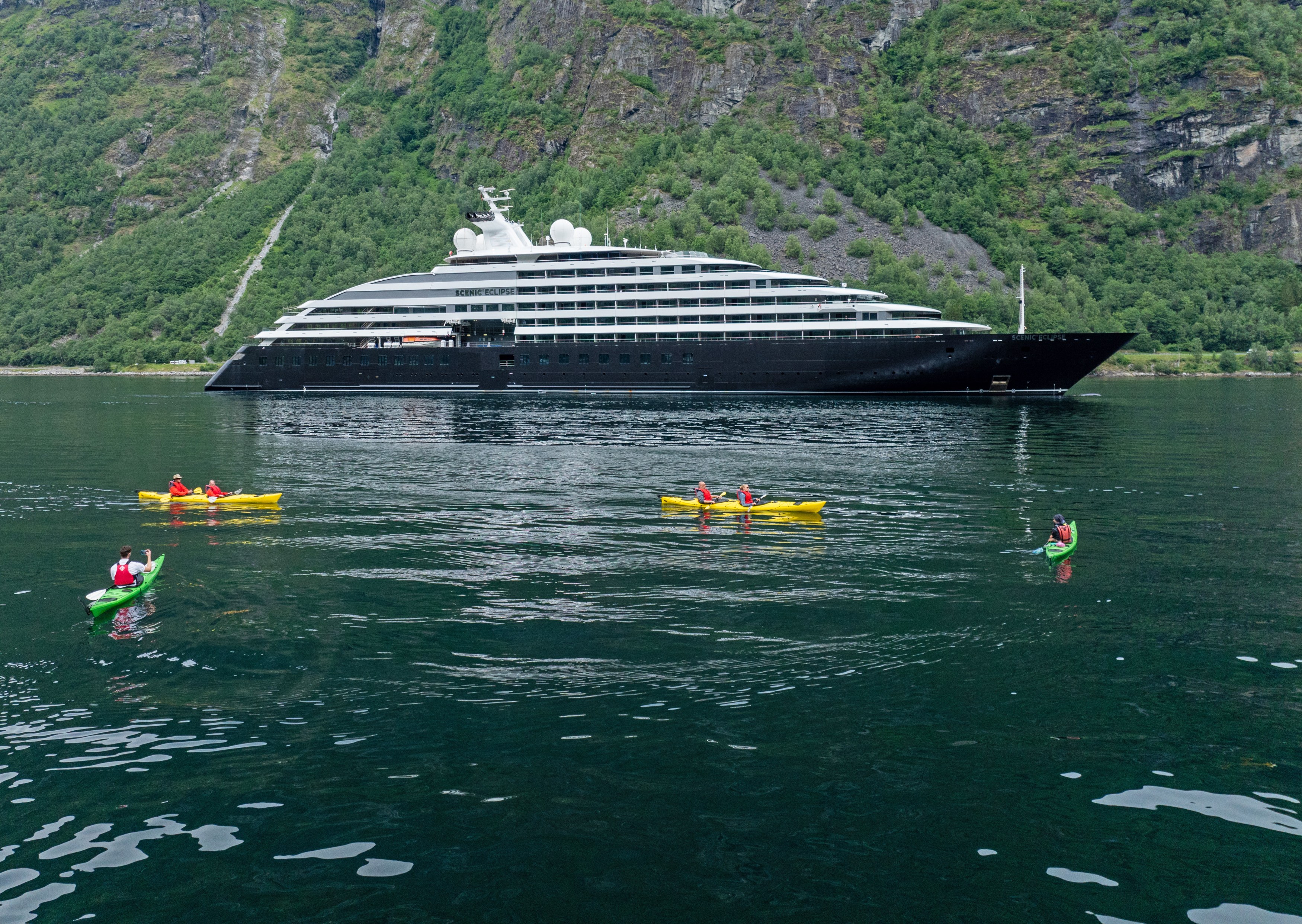 NO-Scenic-Eclipse-Noorse_fjorden_en_Arctic_Circle--kayakken.jpg